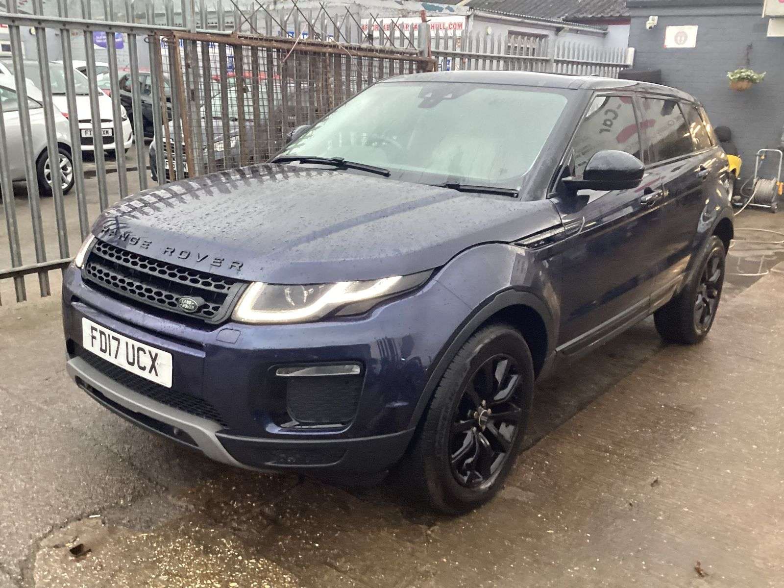 A 2017 LAND ROVER RANGE ROVER EVOQUE 2.0 TD4 SE Tech SUV 5dr Diesel Manual 4WD Euro 6 (s/s) (180 ps) A 2017 LAND ROVER RANGE ROVER EVOQUE 2.0 TD4 SE Tech SUV 5dr Diesel Manual 4WD Euro 6 (s/s) (180 ps)