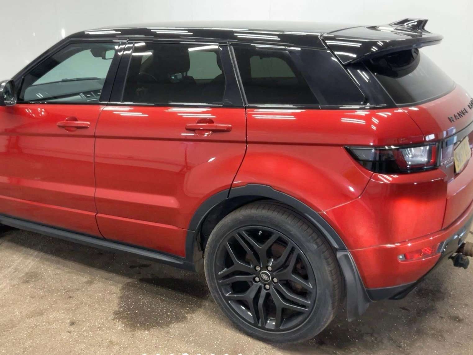 A 2017 LAND ROVER RANGE ROVER EVOQUE 2.0 SD4 HSE Dynamic SUV 5dr Diesel Auto 4WD Euro 6 (s/s) (240 ps) A 2017 LAND ROVER RANGE ROVER EVOQUE 2.0 SD4 HSE Dynamic SUV 5dr Diesel Auto 4WD Euro 6 (s/s) (240 ps)
