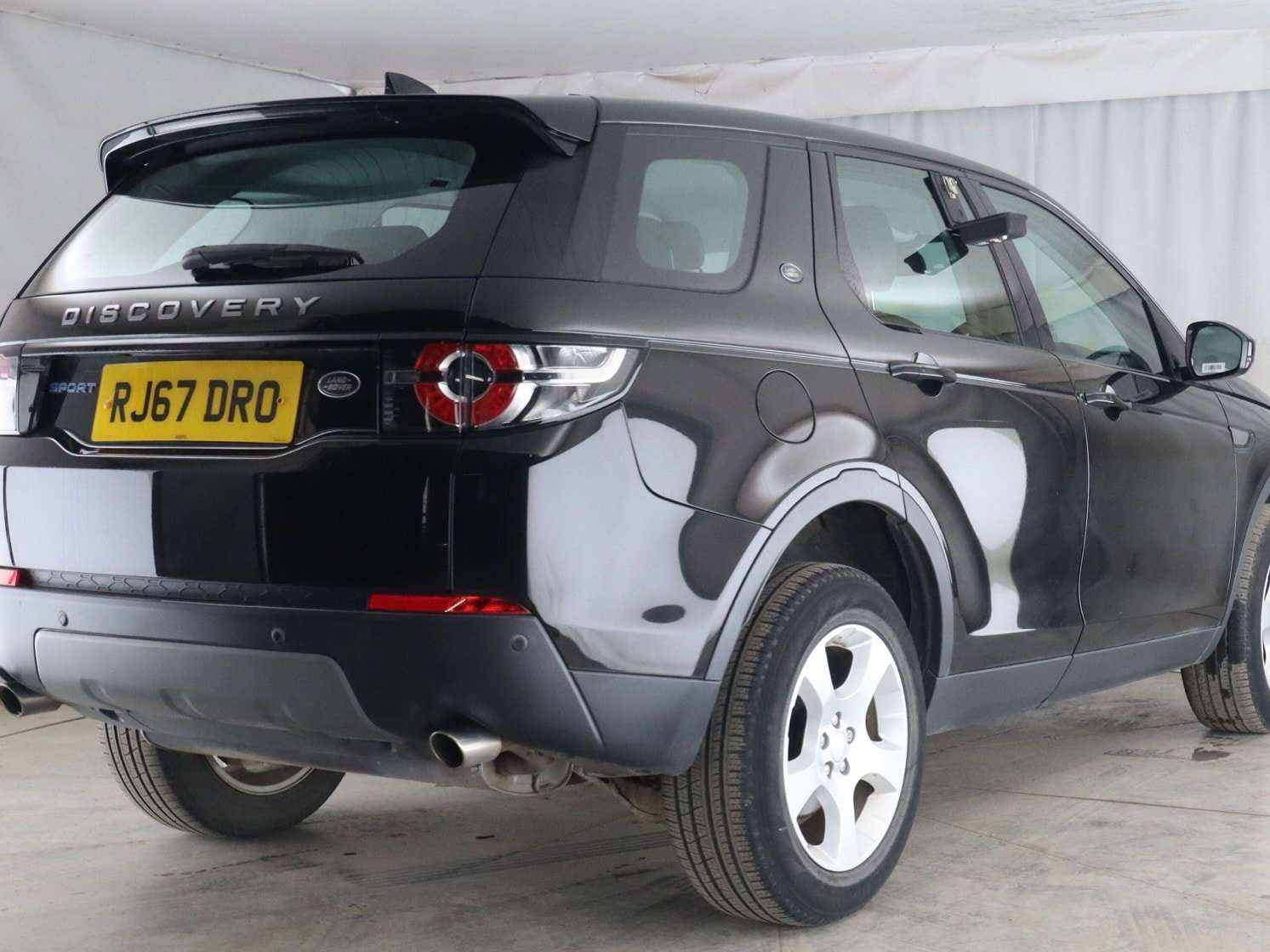 A 2017 LAND ROVER DISCOVERY SPORT 2.0 eD4 SE Tech SUV 5dr Diesel Manual Euro 6 (s/s) (5 Seat) (150 ps) A 2017 LAND ROVER DISCOVERY SPORT 2.0 eD4 SE Tech SUV 5dr Diesel Manual Euro 6 (s/s) (5 Seat) (150 ps)