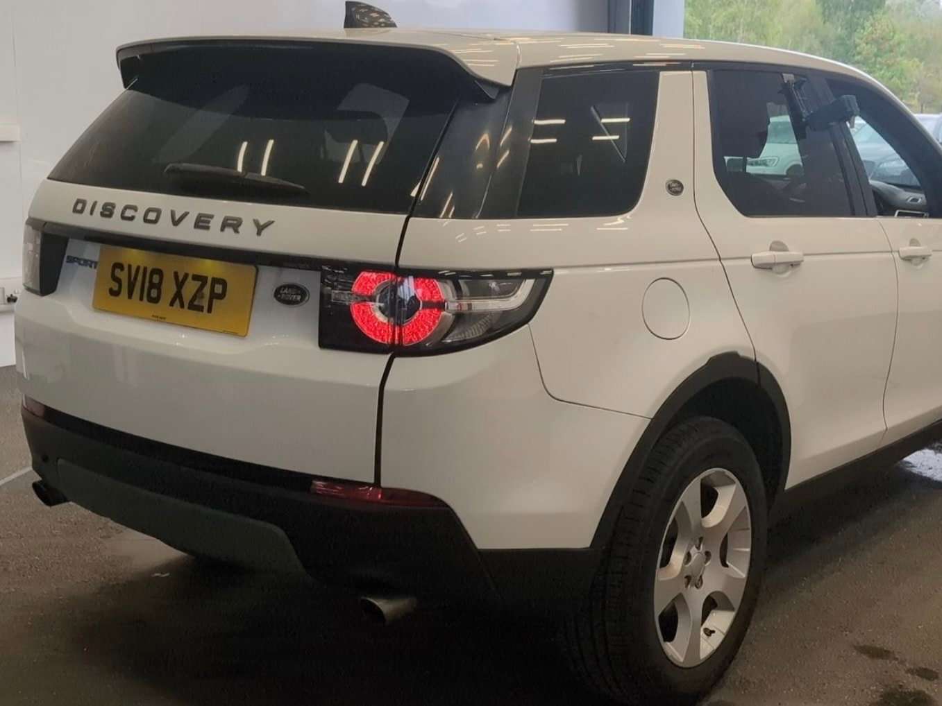 A 2018 LAND ROVER DISCOVERY SPORT 2.0 TD4 SE SUV 5dr Diesel Manual 4WD Euro 6 (s/s) (5 Seat) (150 ps) A 2018 LAND ROVER DISCOVERY SPORT 2.0 TD4 SE SUV 5dr Diesel Manual 4WD Euro 6 (s/s) (5 Seat) (150 ps)