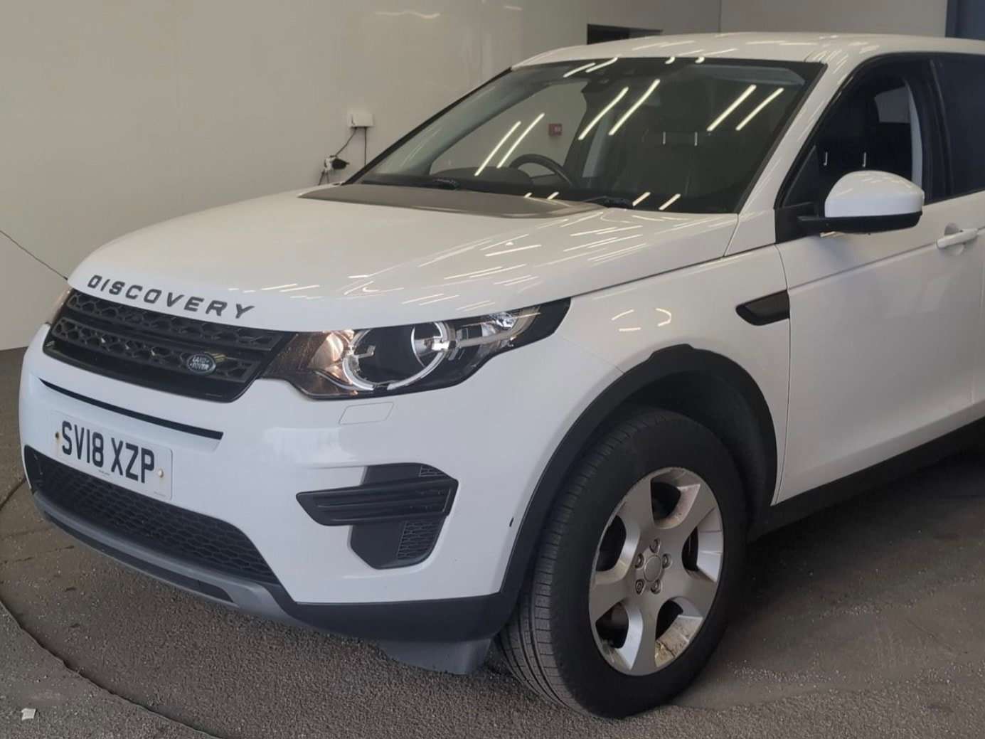A 2018 LAND ROVER DISCOVERY SPORT 2.0 TD4 SE SUV 5dr Diesel Manual 4WD Euro 6 (s/s) (5 Seat) (150 ps) A 2018 LAND ROVER DISCOVERY SPORT 2.0 TD4 SE SUV 5dr Diesel Manual 4WD Euro 6 (s/s) (5 Seat) (150 ps)