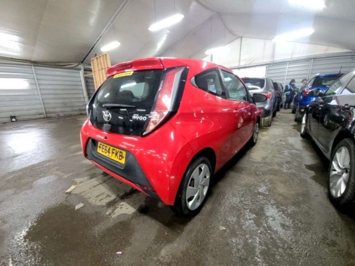 A 2014 TOYOTA AYGO 1.0 VVT-i x-play Hatchback 3dr Petrol Manual Euro 5 Euro 5 (68 ps) A 2014 TOYOTA AYGO 1.0 VVT-i x-play Hatchback 3dr Petrol Manual Euro 5 Euro 5 (68 ps)