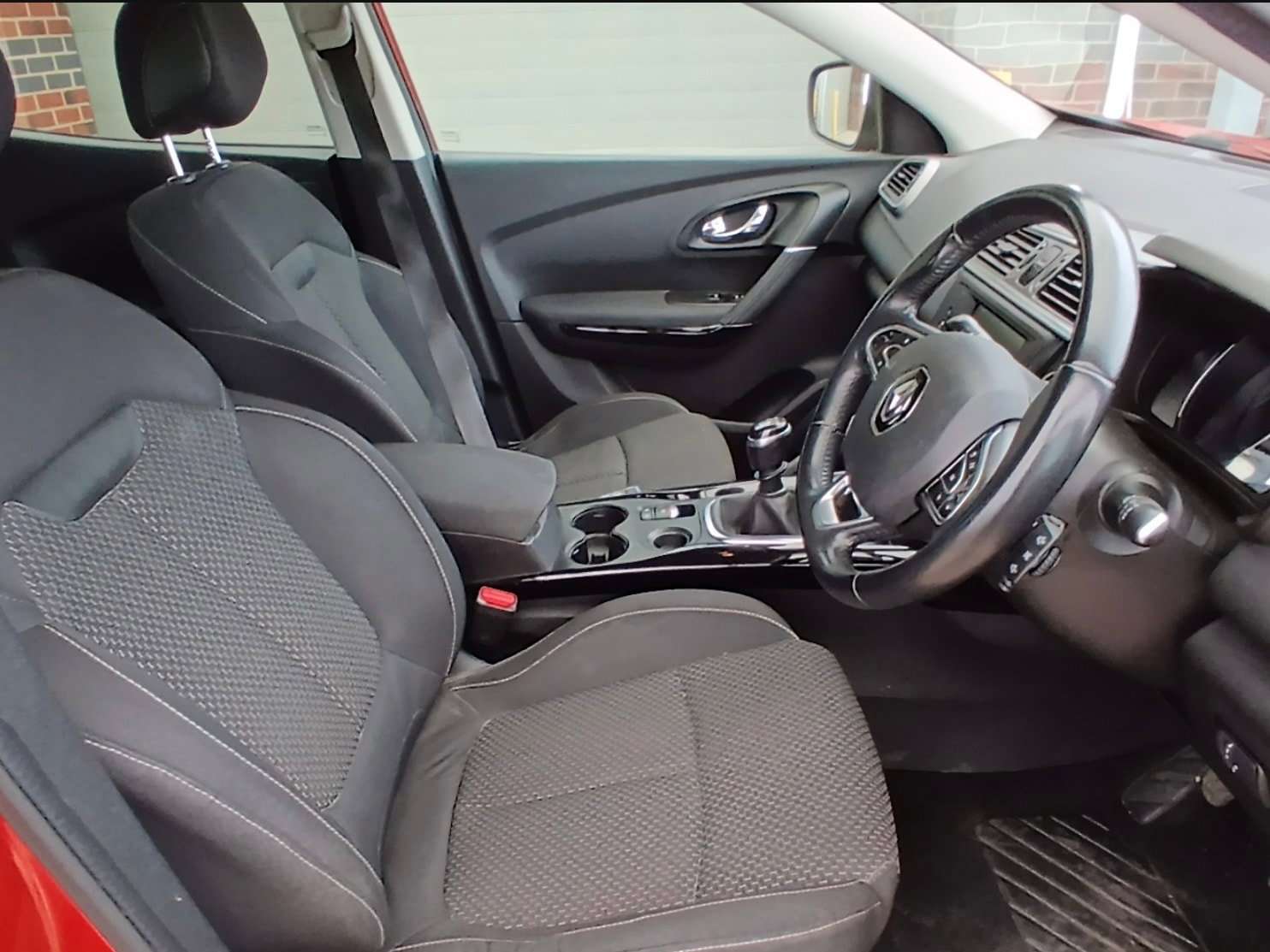 A 2017 RENAULT KADJAR 1.5 dCi Dynamique Nav SUV 5dr Diesel Manual Euro 6 (s/s) (110 ps) A 2017 RENAULT KADJAR 1.5 dCi Dynamique Nav SUV 5dr Diesel Manual Euro 6 (s/s) (110 ps)