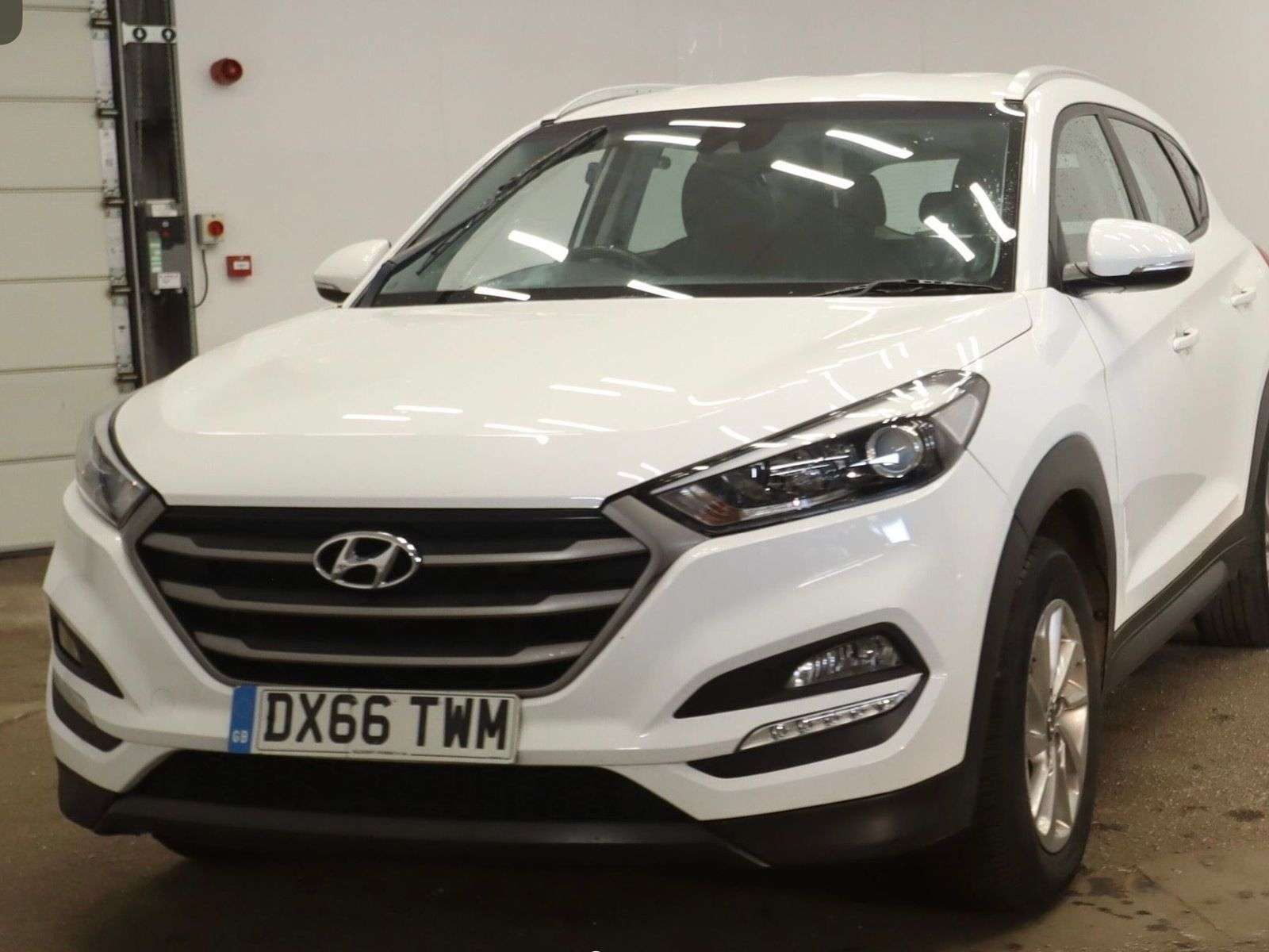 A 2016 HYUNDAI TUCSON 1.7 CRDi Blue Drive SE Nav SUV 5dr Diesel Manual Euro 6 (s/s) (116 ps) A 2016 HYUNDAI TUCSON 1.7 CRDi Blue Drive SE Nav SUV 5dr Diesel Manual Euro 6 (s/s) (116 ps)