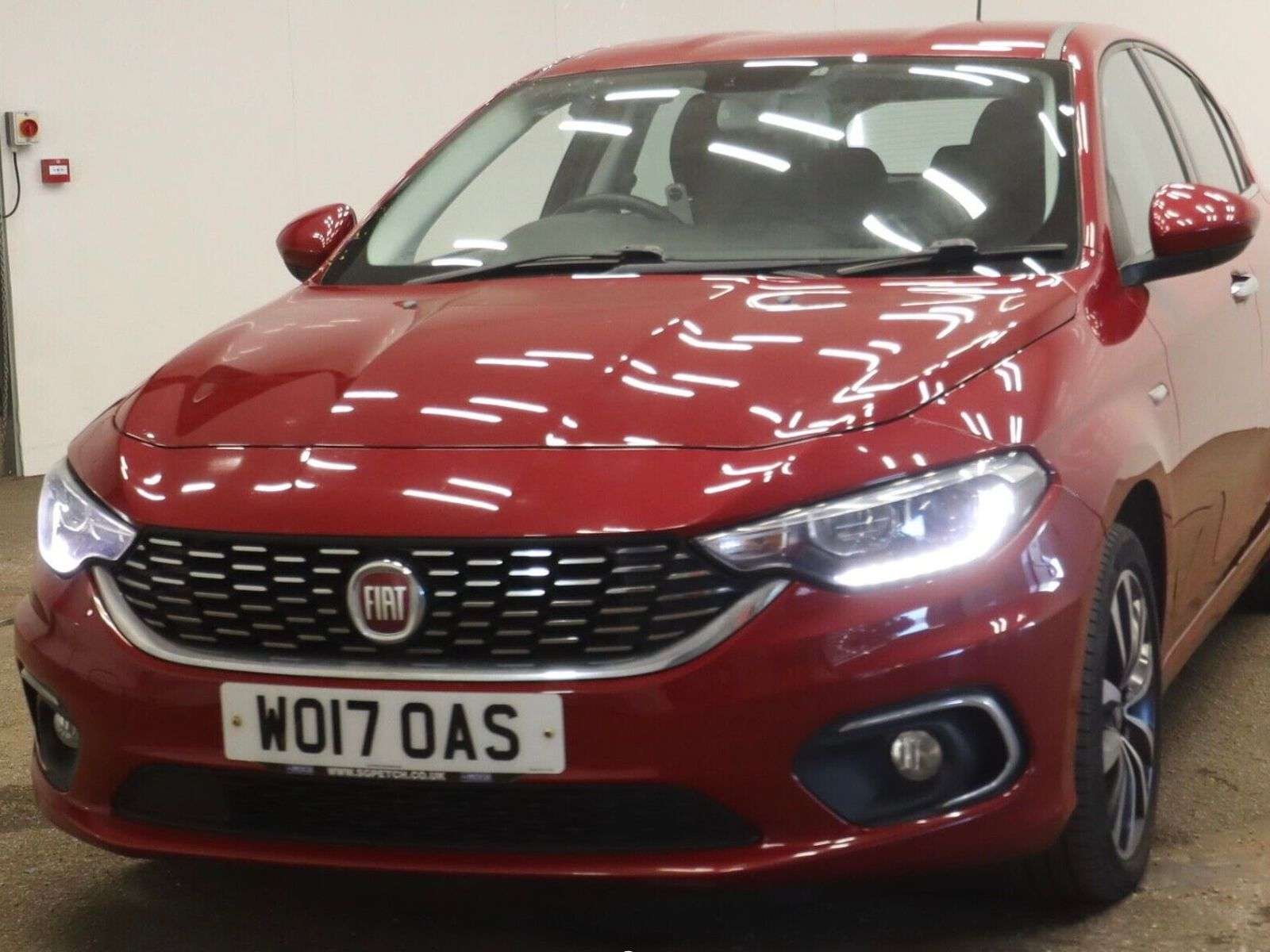 A 2016 FIAT TIPO 1.6 MultiJetII Easy Plus Estate 5dr Diesel Manual Euro 6 (s/s) (120 ps) A 2016 FIAT TIPO 1.6 MultiJetII Easy Plus Estate 5dr Diesel Manual Euro 6 (s/s) (120 ps)