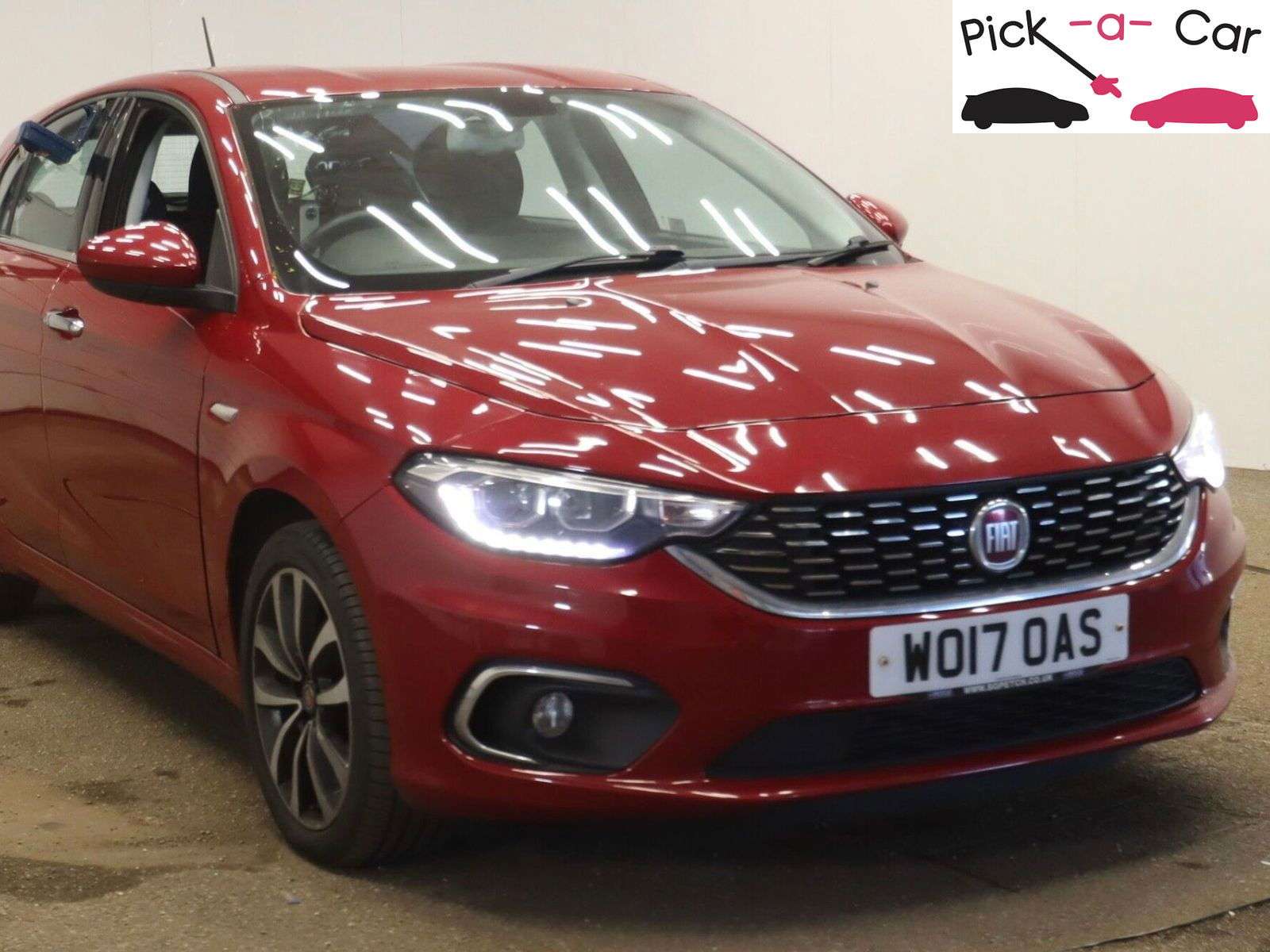 A 2017 FIAT TIPO 1.6 MultiJetII Lounge Hatchback 5dr Diesel Manual Euro 6 (s/s) (120 ps) A 2017 FIAT TIPO 1.6 MultiJetII Lounge Hatchback 5dr Diesel Manual Euro 6 (s/s) (120 ps)