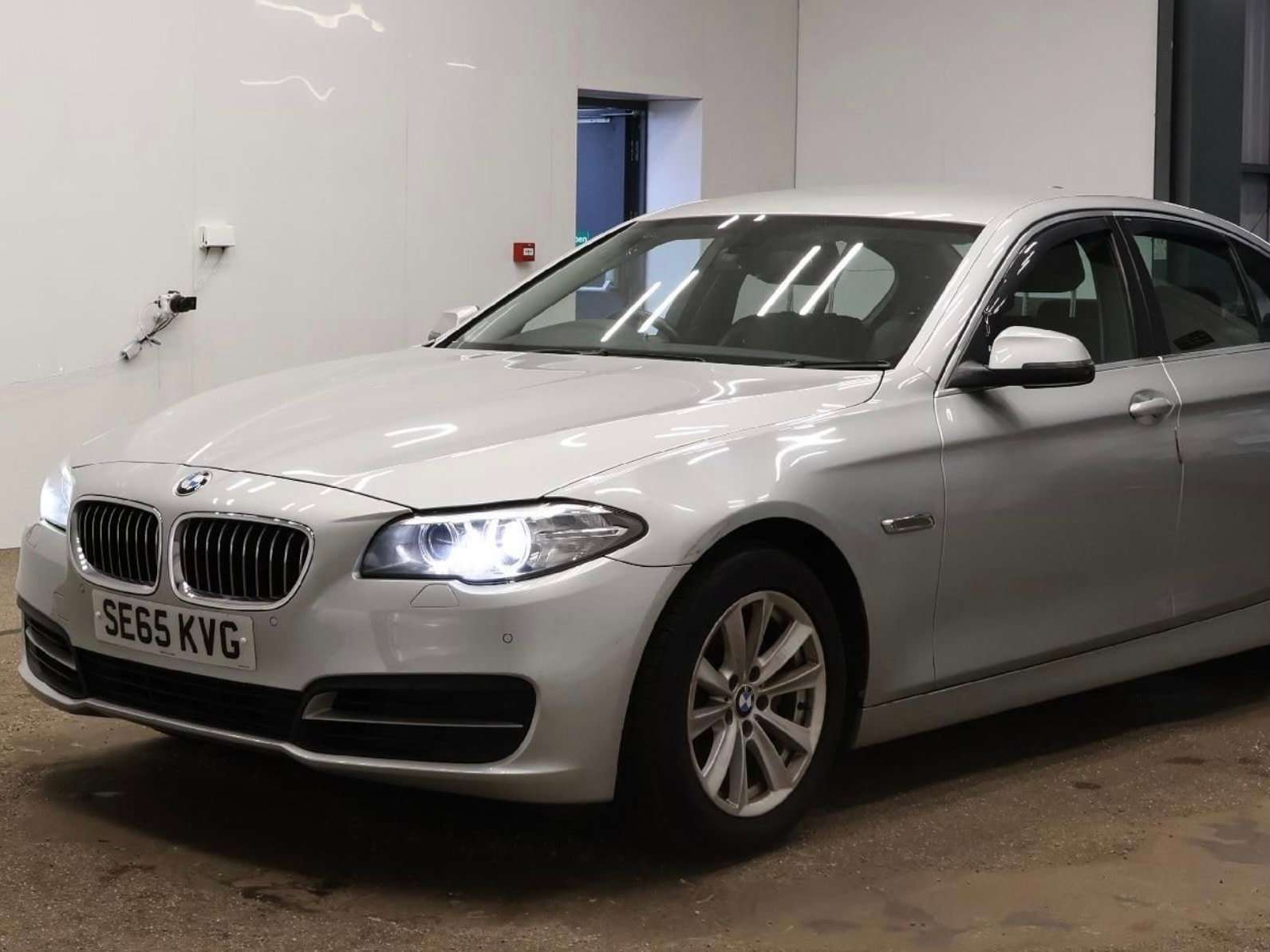A 2015 BMW 5 SERIES 2.0 520d SE Saloon 4dr Diesel Auto Euro 6 (s/s) (190 ps) A 2015 BMW 5 SERIES 2.0 520d SE Saloon 4dr Diesel Auto Euro 6 (s/s) (190 ps)