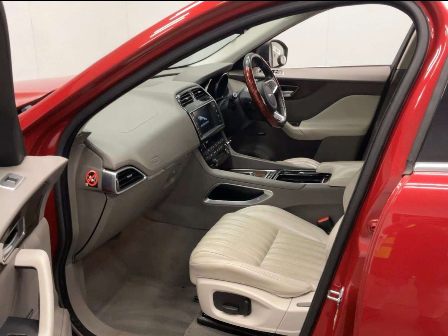 2017 JAGUAR F-PACE 2017 JAGUAR F-PACE