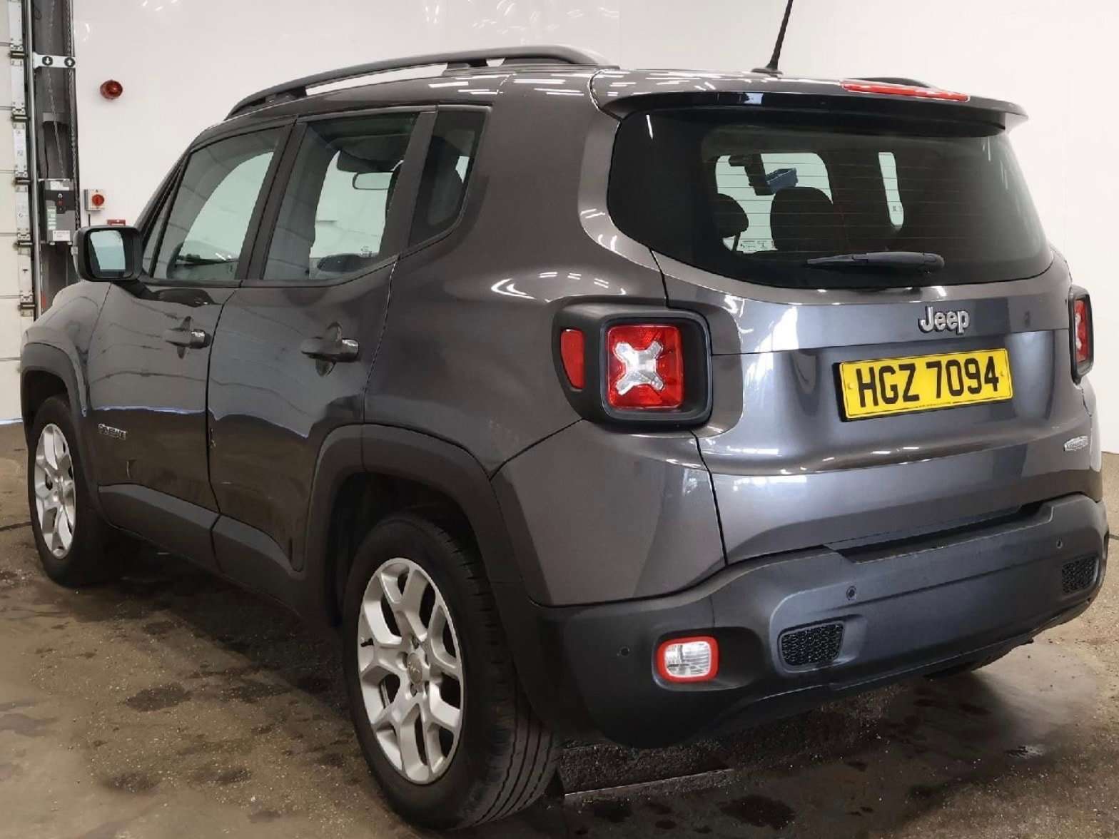 A 2017 JEEP RENEGADE 1.4T MultiAirII Longitude SUV 5dr Petrol DDCT Euro 6 (s/s) (140 ps) A 2017 JEEP RENEGADE 1.4T MultiAirII Longitude SUV 5dr Petrol DDCT Euro 6 (s/s) (140 ps)