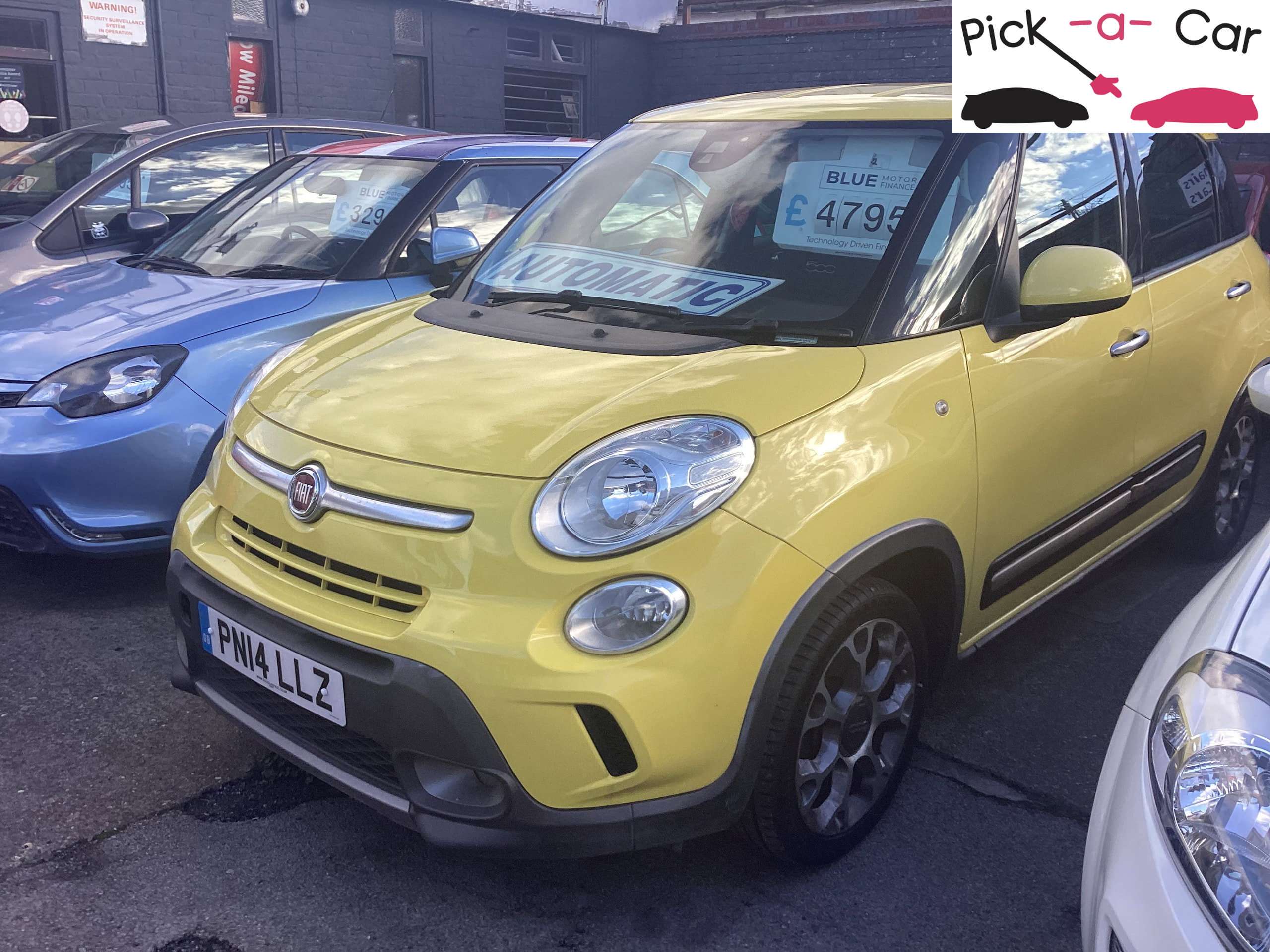 A 2014 FIAT 500L MULTIJET TREKKING DUALOGIC A 2014 FIAT 500L MULTIJET TREKKING DUALOGIC