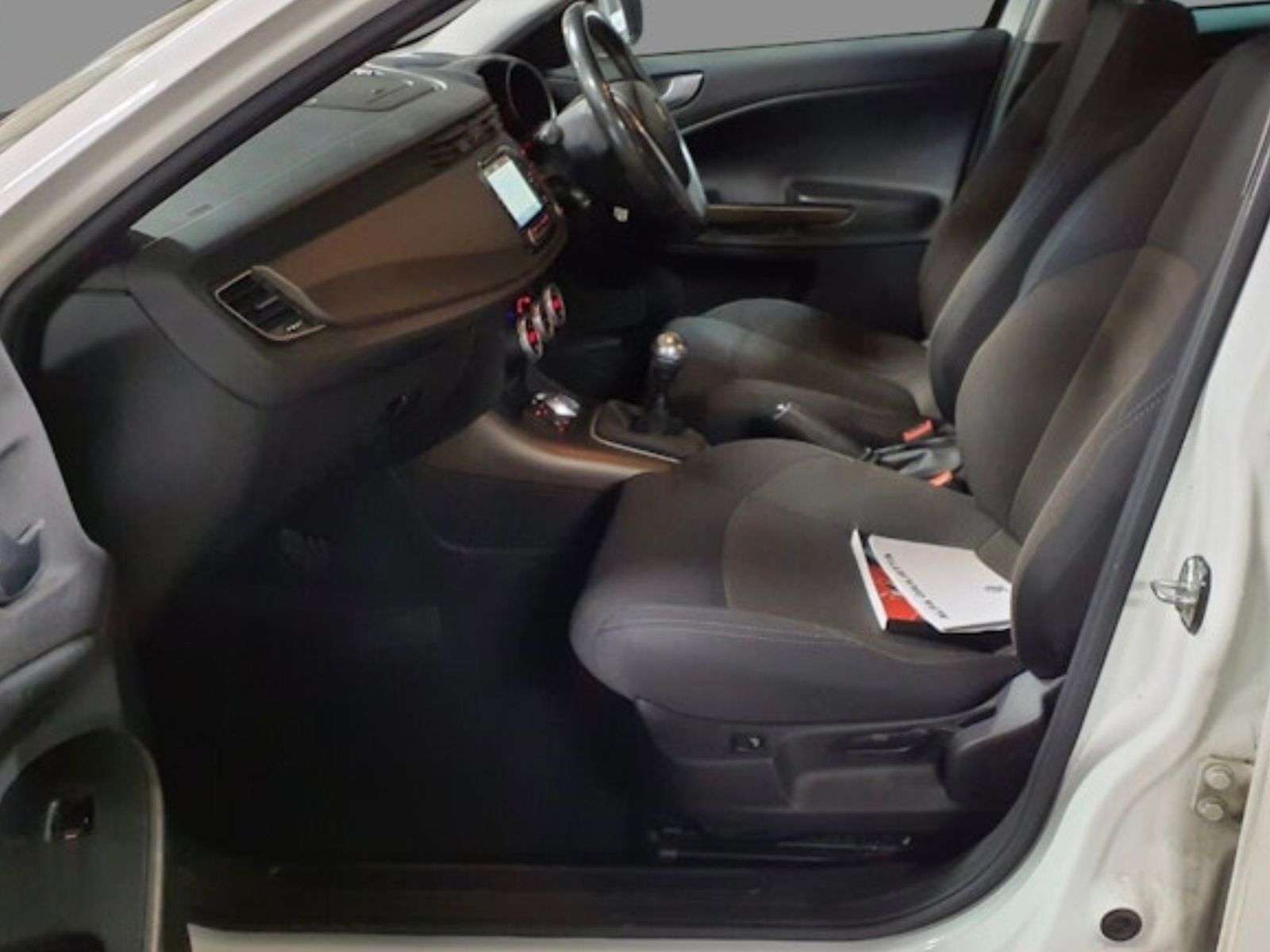 A 2015 ALFA ROMEO GIULIETTA 2.0 JTDM-2 Business Edition Hatchback 5dr Diesel Manual Euro 6 (s/s) (150 bhp) A 2015 ALFA ROMEO GIULIETTA 2.0 JTDM-2 Business Edition Hatchback 5dr Diesel Manual Euro 6 (s/s) (150 bhp)