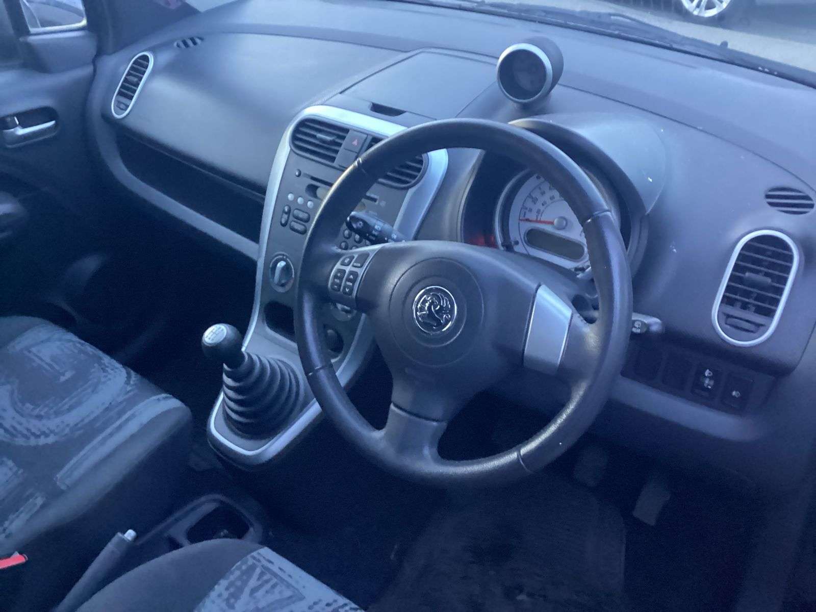 A 2012 VAUXHALL AGILA 1.2 VVT ecoFLEX SE MPV 5dr Petrol Manual Euro 5 (94 ps) A 2012 VAUXHALL AGILA 1.2 VVT ecoFLEX SE MPV 5dr Petrol Manual Euro 5 (94 ps)