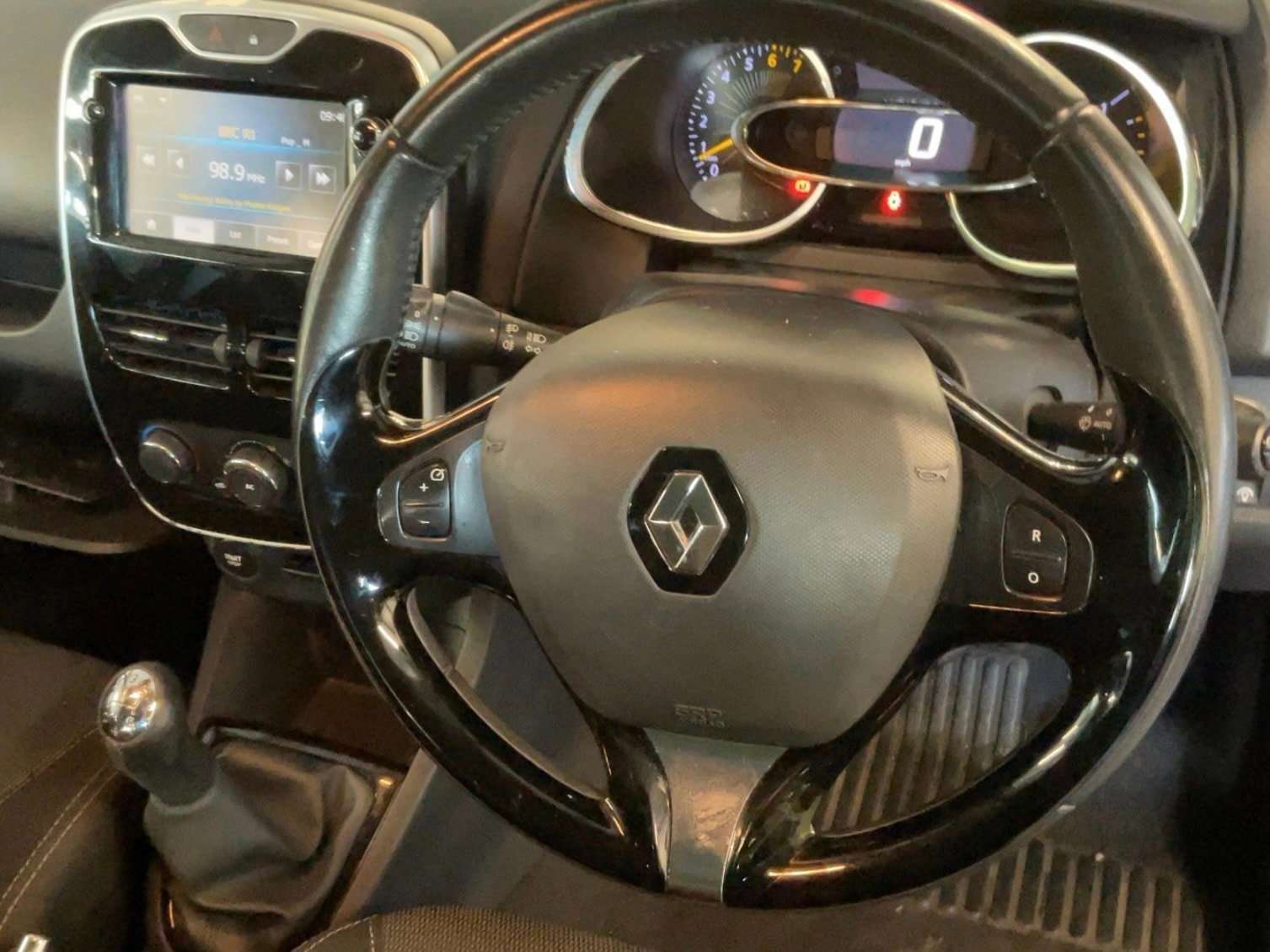 A 2014 RENAULT CLIO 1.2 16V Dynamique MediaNav Hatchback 5dr Petrol Manual Euro 5 (75 ps) A 2014 RENAULT CLIO 1.2 16V Dynamique MediaNav Hatchback 5dr Petrol Manual Euro 5 (75 ps)