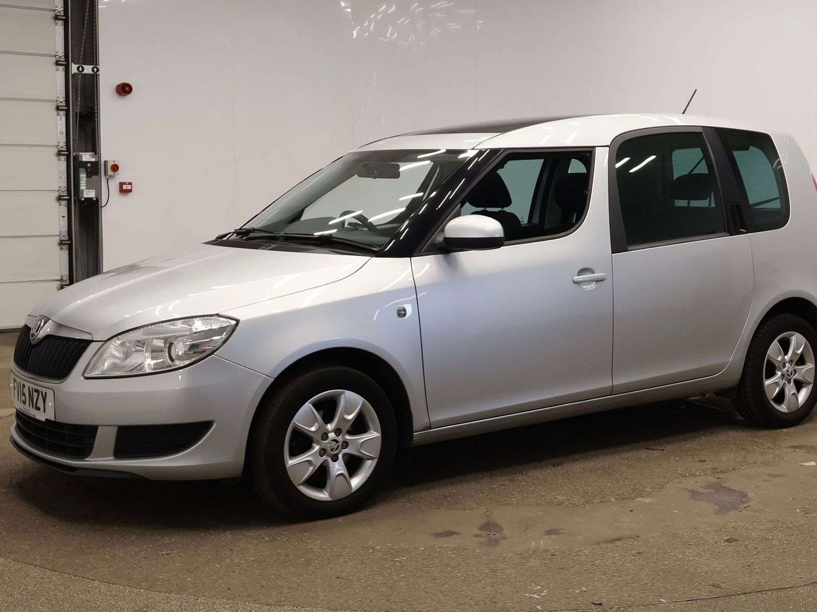 A 2015 SKODA ROOMSTER 1.2 TSI SE Action MPV 5dr Petrol Manual Euro 5 (86 ps) A 2015 SKODA ROOMSTER 1.2 TSI SE Action MPV 5dr Petrol Manual Euro 5 (86 ps)