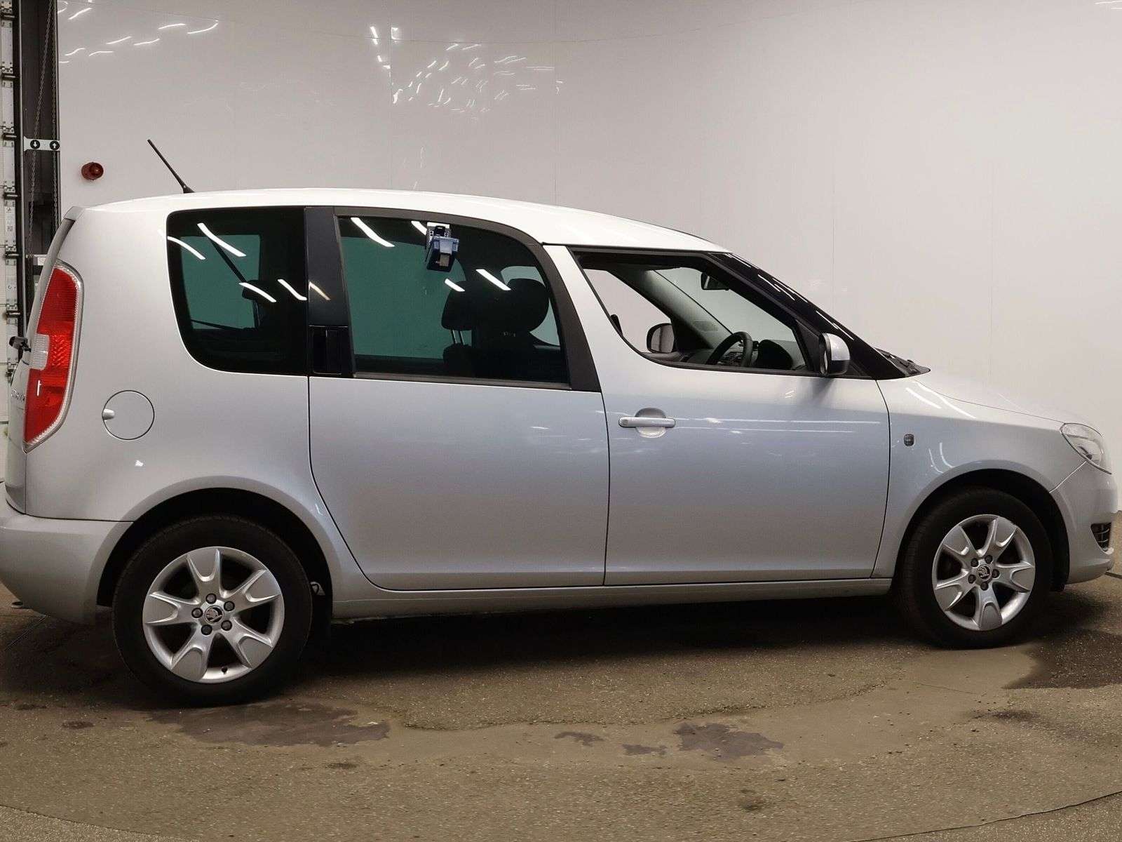 A 2015 SKODA ROOMSTER 1.2 TSI SE Action MPV 5dr Petrol Manual Euro 5 (86 ps) A 2015 SKODA ROOMSTER 1.2 TSI SE Action MPV 5dr Petrol Manual Euro 5 (86 ps)