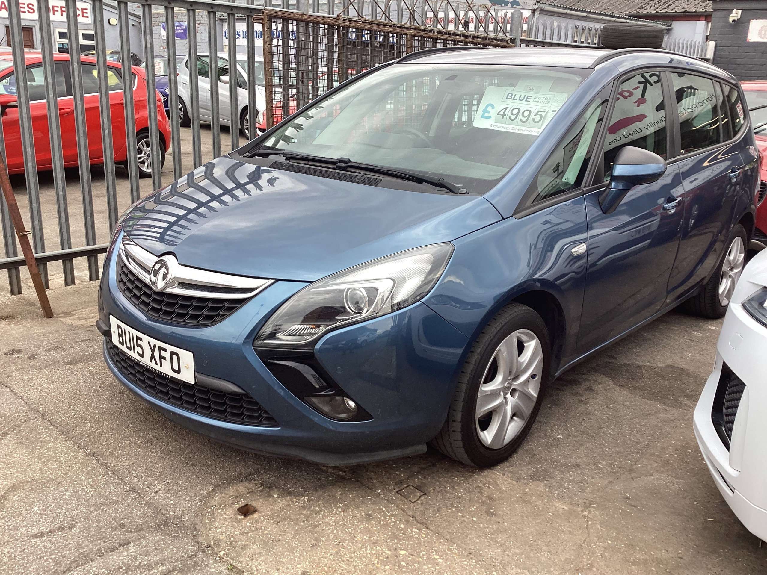 A 2015 VAUXHALL ZAFIRA TOURER 1.4i Turbo Exclusiv MPV 5dr Petrol Manual Euro 6 (140 ps) A 2015 VAUXHALL ZAFIRA TOURER 1.4i Turbo Exclusiv MPV 5dr Petrol Manual Euro 6 (140 ps)