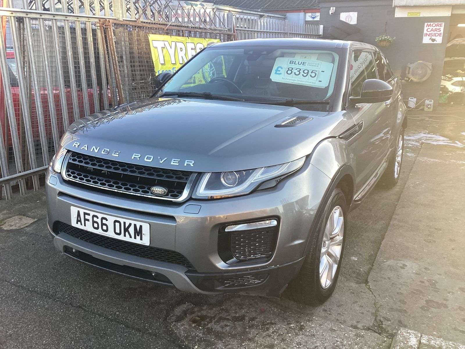 A 2016 LAND ROVER RANGE ROVER EVOQUE 2.0L SE Tech eD4 SUV 3dr Diesel Manual Euro 6 (148 bhp) A 2016 LAND ROVER RANGE ROVER EVOQUE 2.0L SE Tech eD4 SUV 3dr Diesel Manual Euro 6 (148 bhp)
