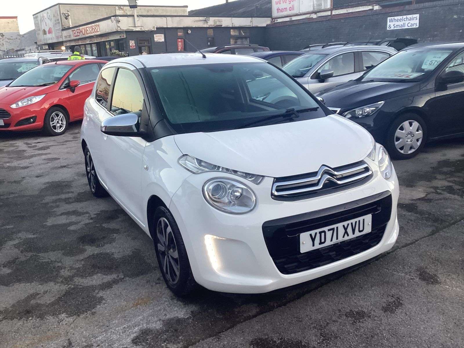 A 2021 CITROEN C1 1.0L Shine Hatchback 5dr Petrol Manual Euro 6 (71 bhp) A 2021 CITROEN C1 1.0L Shine Hatchback 5dr Petrol Manual Euro 6 (71 bhp)