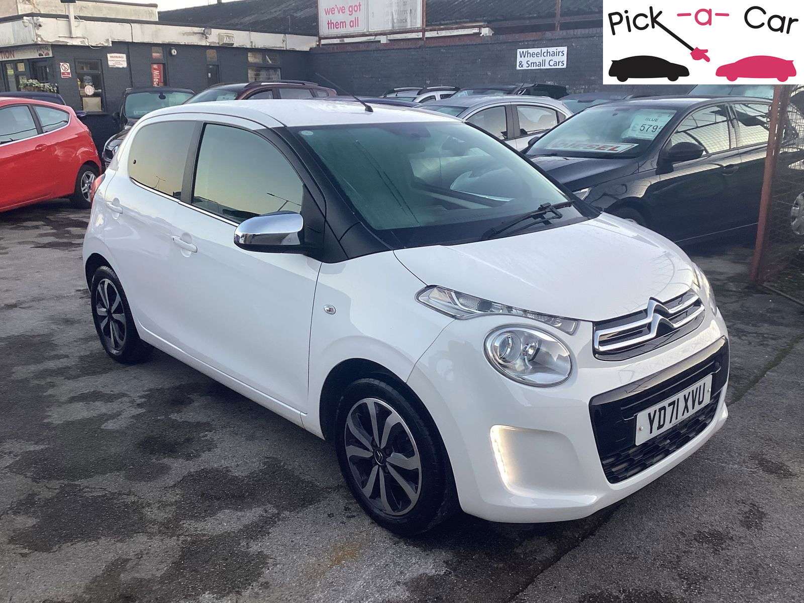 A 2021 CITROEN C1 1.0L Shine Hatchback 5dr Petrol Manual Euro 6 (71 bhp) A 2021 CITROEN C1 1.0L Shine Hatchback 5dr Petrol Manual Euro 6 (71 bhp)