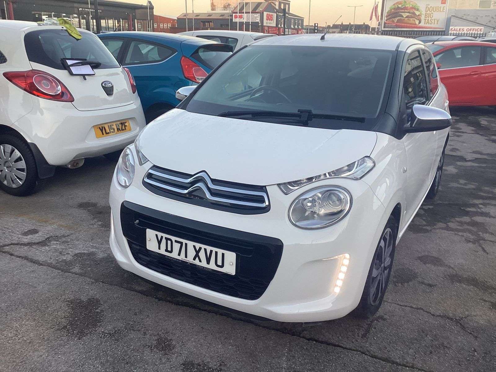 A 2021 CITROEN C1 1.0L Shine Hatchback 5dr Petrol Manual Euro 6 (71 bhp) A 2021 CITROEN C1 1.0L Shine Hatchback 5dr Petrol Manual Euro 6 (71 bhp)