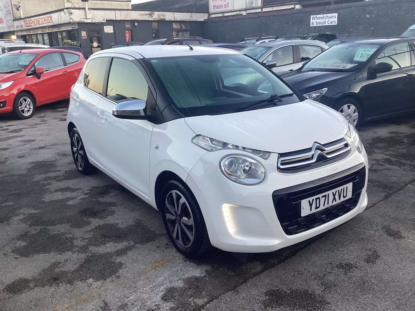 A 2021 CITROEN C1 1.0L Shine Hatchback 5dr Petrol Manual Euro 6 (71 bhp) A 2021 CITROEN C1 1.0L Shine Hatchback 5dr Petrol Manual Euro 6 (71 bhp)