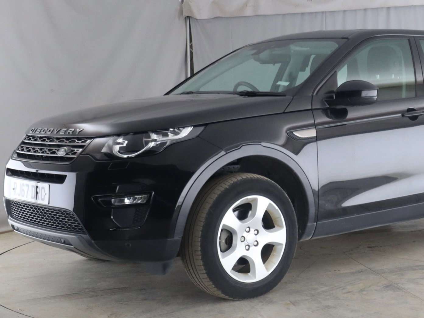 A 2017 LAND ROVER DISCOVERY SPORT 2.0 eD4 SE Tech SUV 5dr Diesel Manual Euro 6 (s/s) (5 Seat) (150 ps) A 2017 LAND ROVER DISCOVERY SPORT 2.0 eD4 SE Tech SUV 5dr Diesel Manual Euro 6 (s/s) (5 Seat) (150 ps)