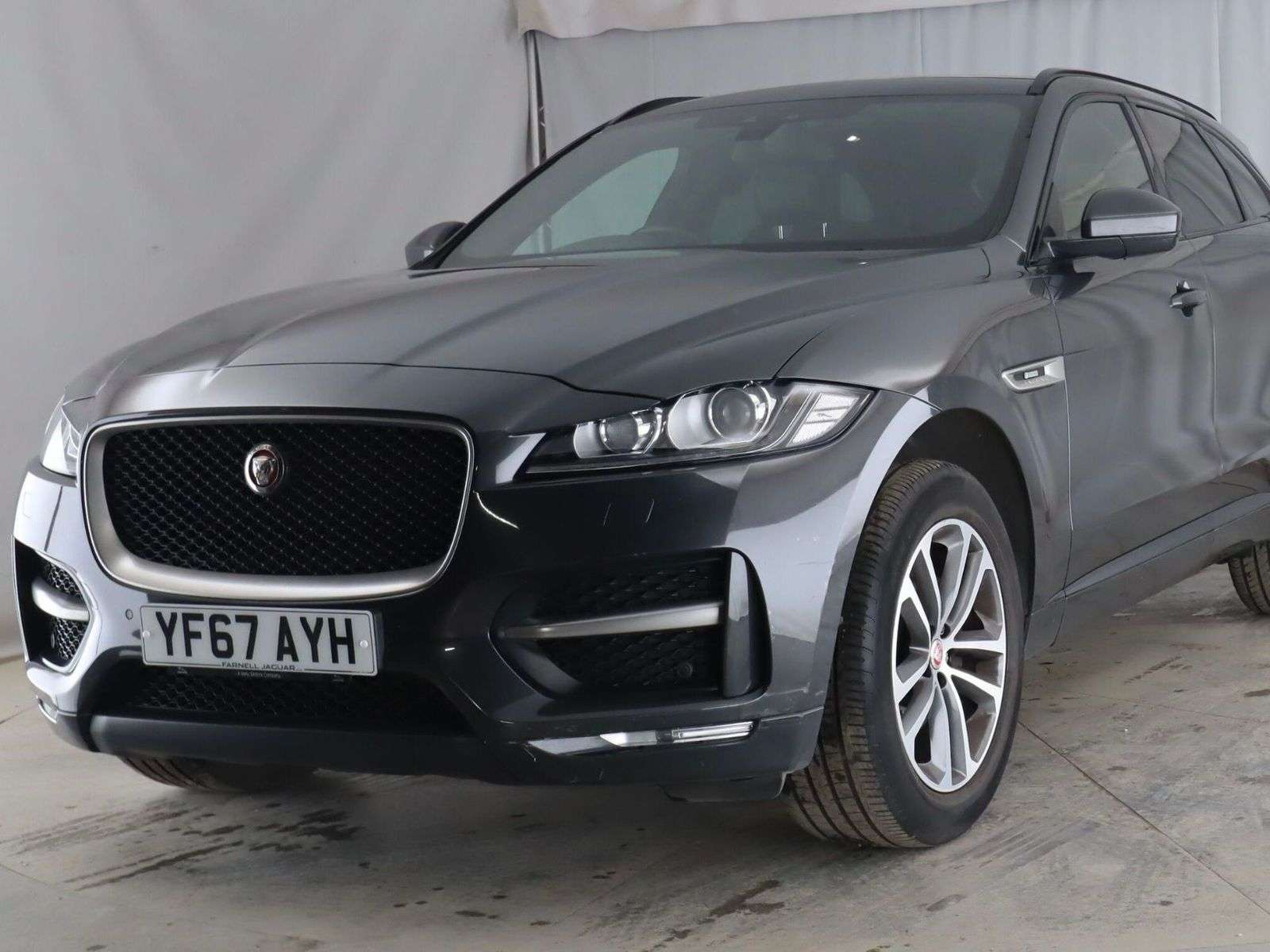 A 2017 JAGUAR F-PACE 2.0 D180 R-Sport SUV 5dr Diesel Auto Euro 6 (s/s) (180 ps) A 2017 JAGUAR F-PACE 2.0 D180 R-Sport SUV 5dr Diesel Auto Euro 6 (s/s) (180 ps)