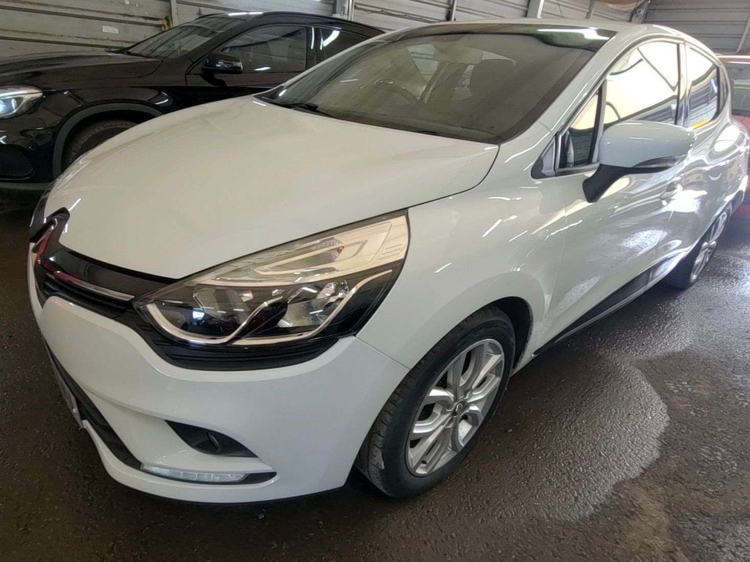 A 2016 RENAULT CLIO 0.9 TCe Dynamique Nav Hatchback 5dr Petrol Manual Euro 6 (s/s) (90 ps) A 2016 RENAULT CLIO 0.9 TCe Dynamique Nav Hatchback 5dr Petrol Manual Euro 6 (s/s) (90 ps)