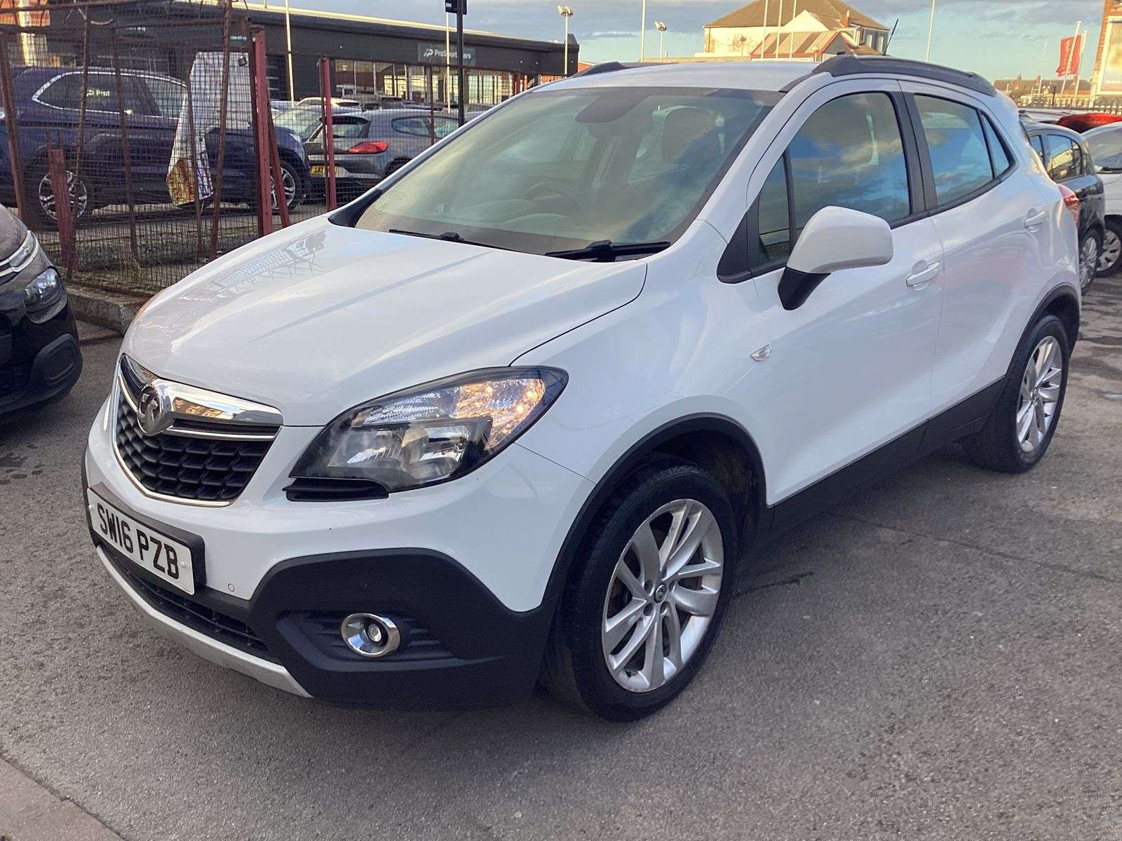 A 2016 VAUXHALL MOKKA 1.6i Exclusiv SUV 5dr Petrol Manual 2WD Euro 6 (s/s) (115 ps) A 2016 VAUXHALL MOKKA 1.6i Exclusiv SUV 5dr Petrol Manual 2WD Euro 6 (s/s) (115 ps)