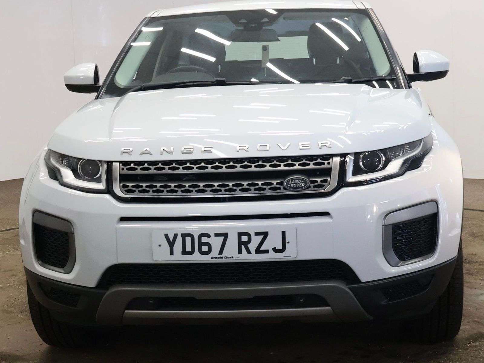 A 2017 LAND ROVER RANGE ROVER EVOQUE 2.0 eD4 SE SUV 5dr Diesel Manual FWD Euro 6 (s/s) (150 ps) A 2017 LAND ROVER RANGE ROVER EVOQUE 2.0 eD4 SE SUV 5dr Diesel Manual FWD Euro 6 (s/s) (150 ps)