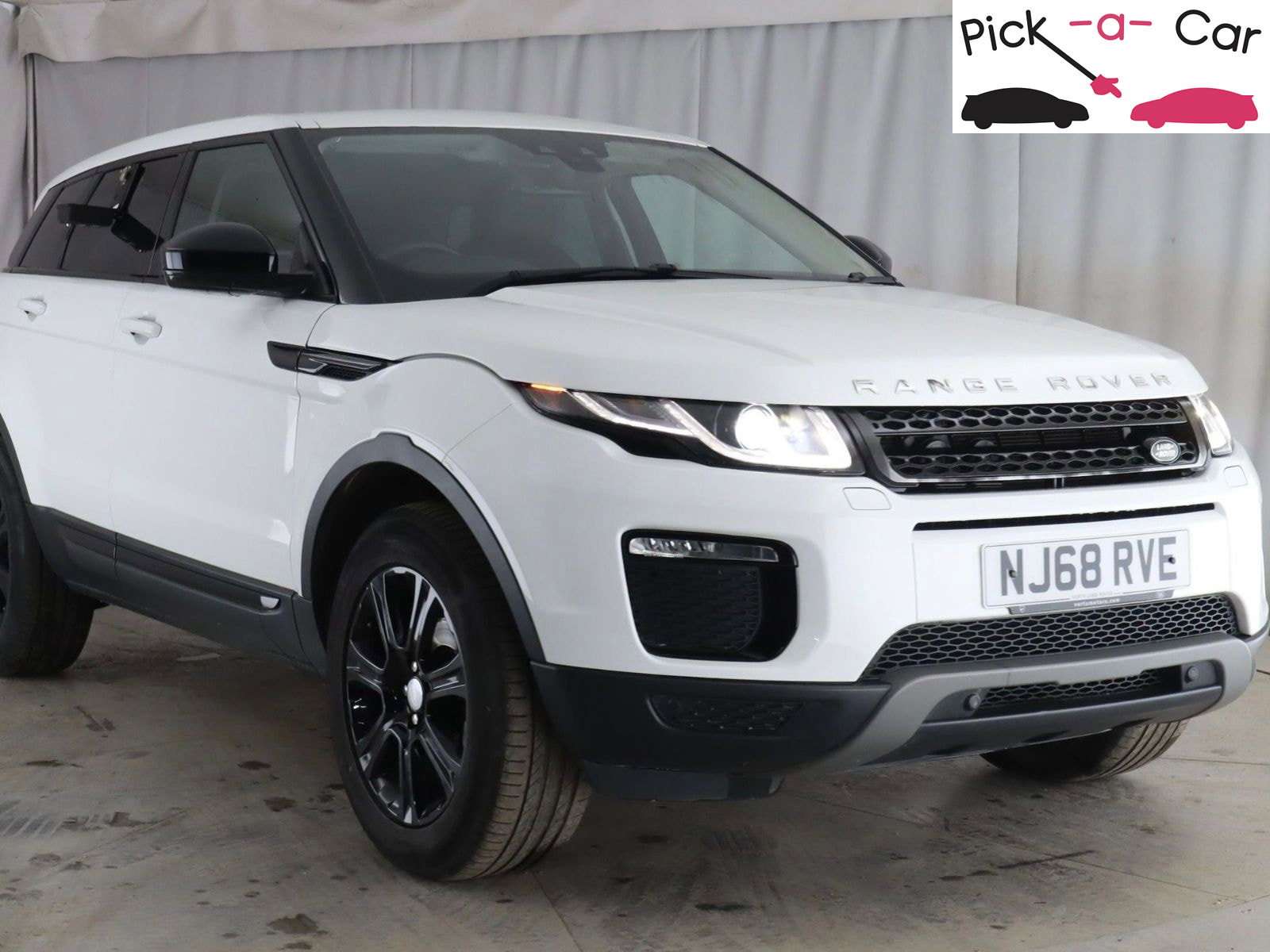 A 2018 LAND ROVER RANGE ROVER EVOQUE 2.0 eD4 SE Tech SUV 5dr Diesel Manual FWD Euro 6 (s/s) (150 ps) A 2018 LAND ROVER RANGE ROVER EVOQUE 2.0 eD4 SE Tech SUV 5dr Diesel Manual FWD Euro 6 (s/s) (150 ps)