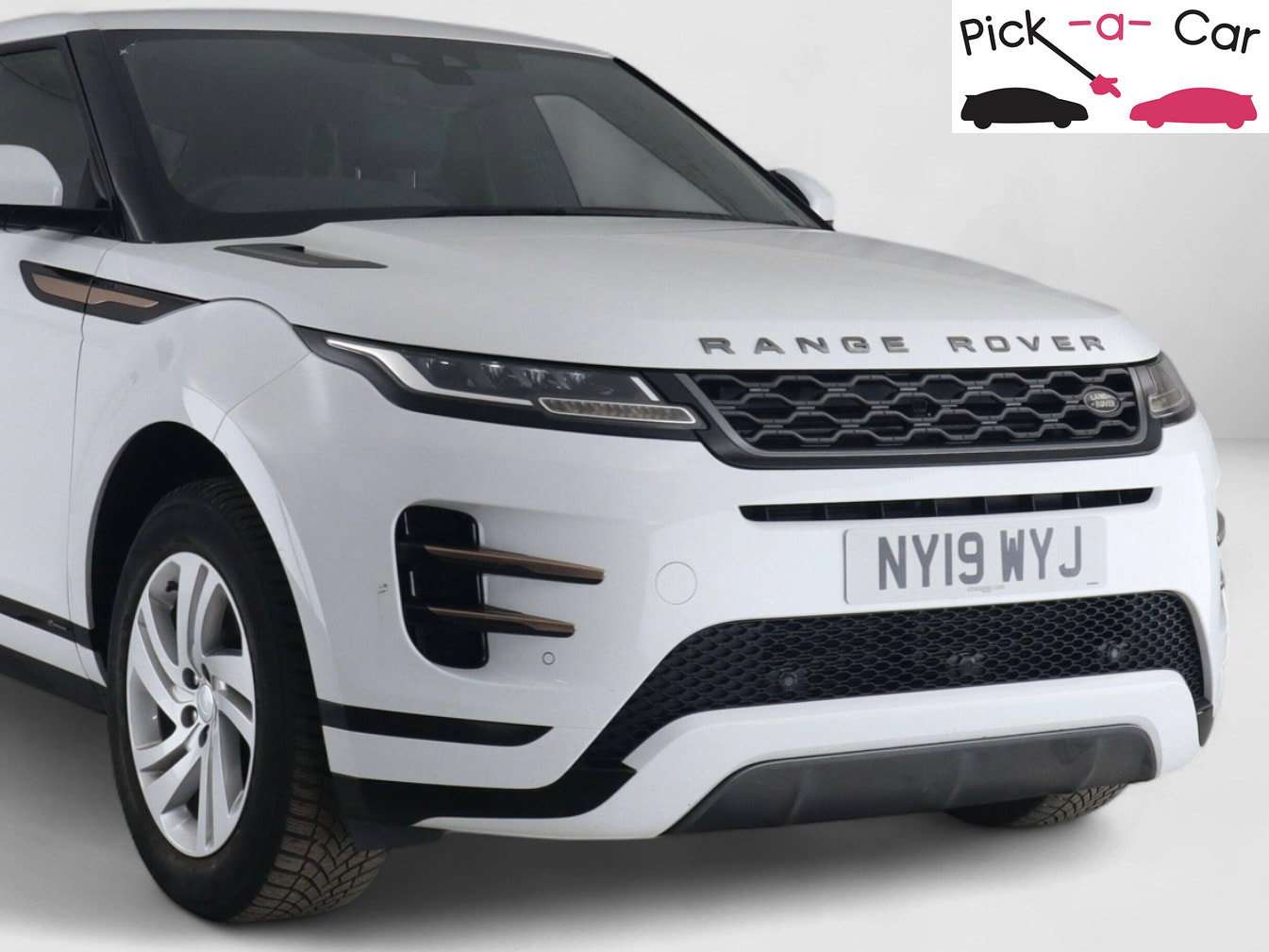 A 2019 LAND ROVER RANGE ROVER EVOQUE 2.0 D150 R-Dynamic S SUV 5dr Diesel Auto 4WD Euro 6 (s/s) (150 ps) A 2019 LAND ROVER RANGE ROVER EVOQUE 2.0 D150 R-Dynamic S SUV 5dr Diesel Auto 4WD Euro 6 (s/s) (150 ps)