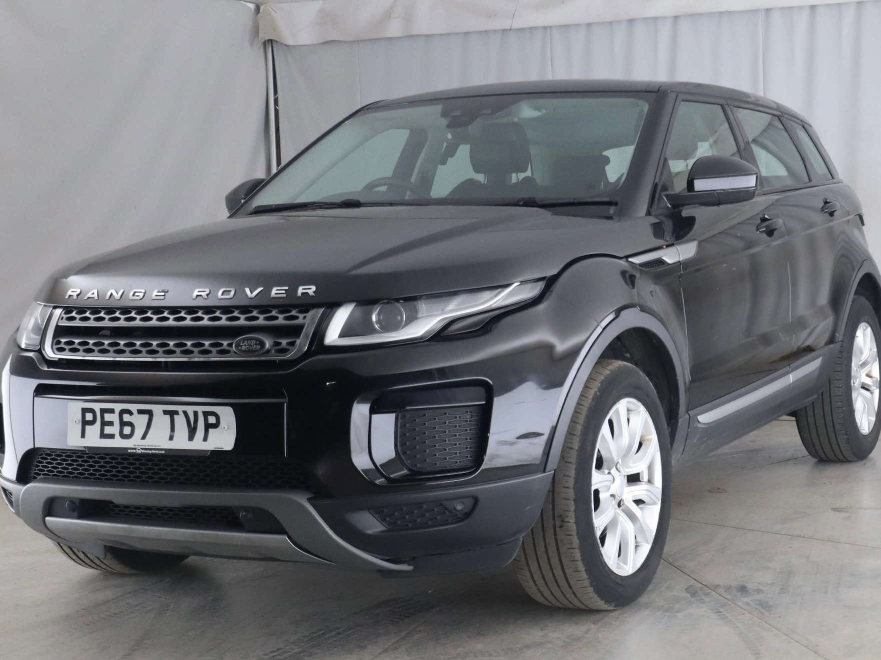 A 2017 LAND ROVER RANGE ROVER EVOQUE 2.0 eD4 SE SUV 5dr Diesel Manual FWD Euro 6 (s/s) (150 ps) A 2017 LAND ROVER RANGE ROVER EVOQUE 2.0 eD4 SE SUV 5dr Diesel Manual FWD Euro 6 (s/s) (150 ps)