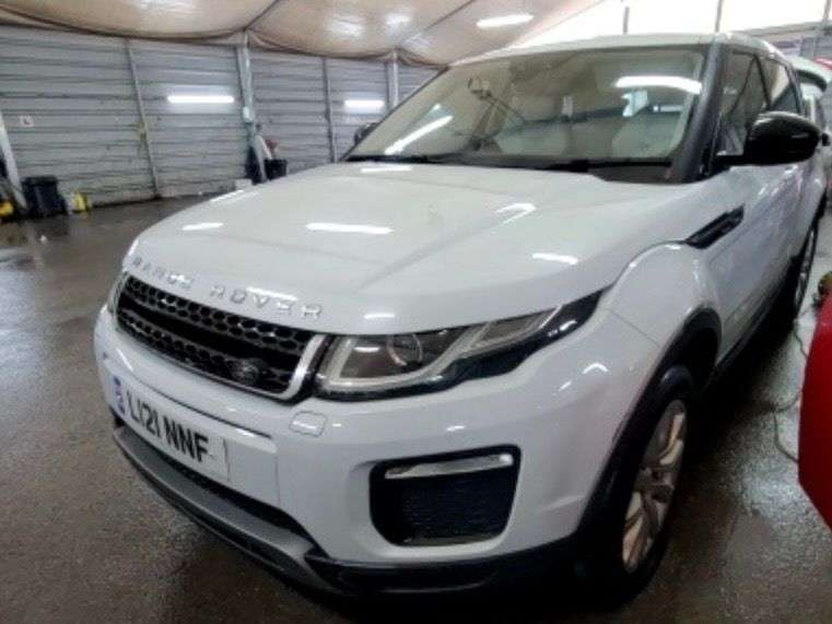 A 2017 LAND ROVER RANGE ROVER EVOQUE 2.0 TD4 SE Tech SUV 5dr Diesel Manual 4WD Euro 6 (s/s) (180 ps) A 2017 LAND ROVER RANGE ROVER EVOQUE 2.0 TD4 SE Tech SUV 5dr Diesel Manual 4WD Euro 6 (s/s) (180 ps)