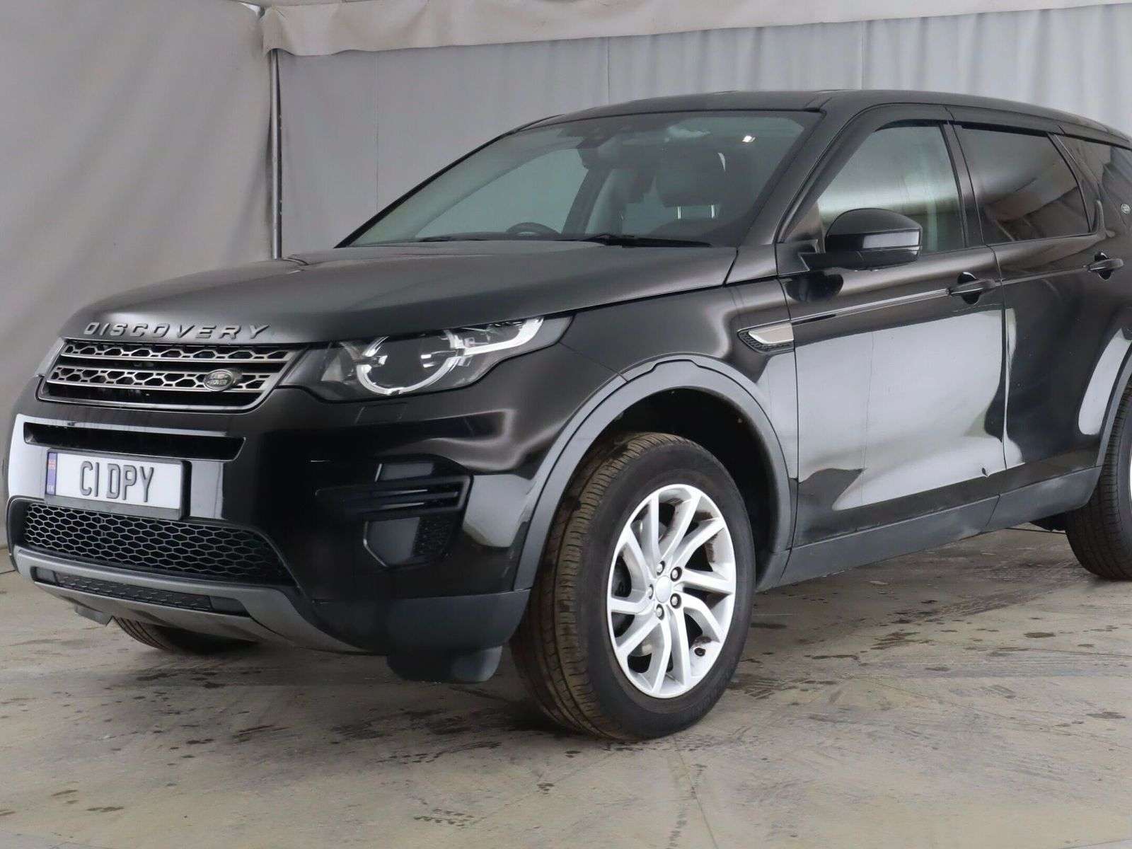A 2016 LAND ROVER DISCOVERY SPORT 2.0 TD4 SE SUV 5dr Diesel Auto 4WD Euro 6 (s/s) (180 ps) A 2016 LAND ROVER DISCOVERY SPORT 2.0 TD4 SE SUV 5dr Diesel Auto 4WD Euro 6 (s/s) (180 ps)