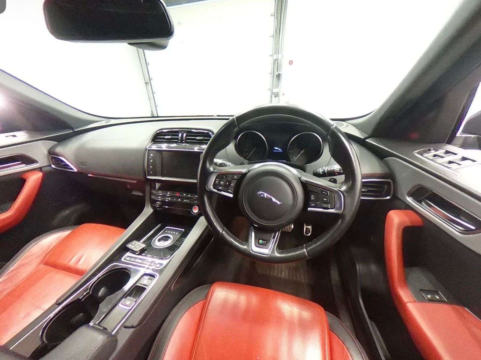 A 2016 JAGUAR F-PACE 2.0 D180 R-Sport SUV 5dr Diesel Auto AWD Euro 6 (s/s) (180 ps) A 2016 JAGUAR F-PACE 2.0 D180 R-Sport SUV 5dr Diesel Auto AWD Euro 6 (s/s) (180 ps)