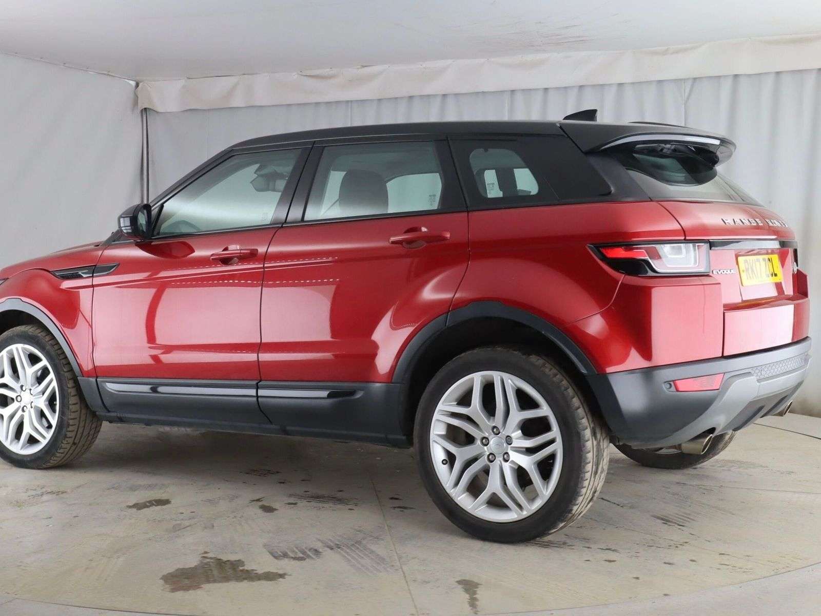 A 2017 LAND ROVER RANGE ROVER EVOQUE 2.0 TD4 SE Tech SUV 5dr Diesel Manual 4WD Euro 6 (s/s) (180 ps) A 2017 LAND ROVER RANGE ROVER EVOQUE 2.0 TD4 SE Tech SUV 5dr Diesel Manual 4WD Euro 6 (s/s) (180 ps)