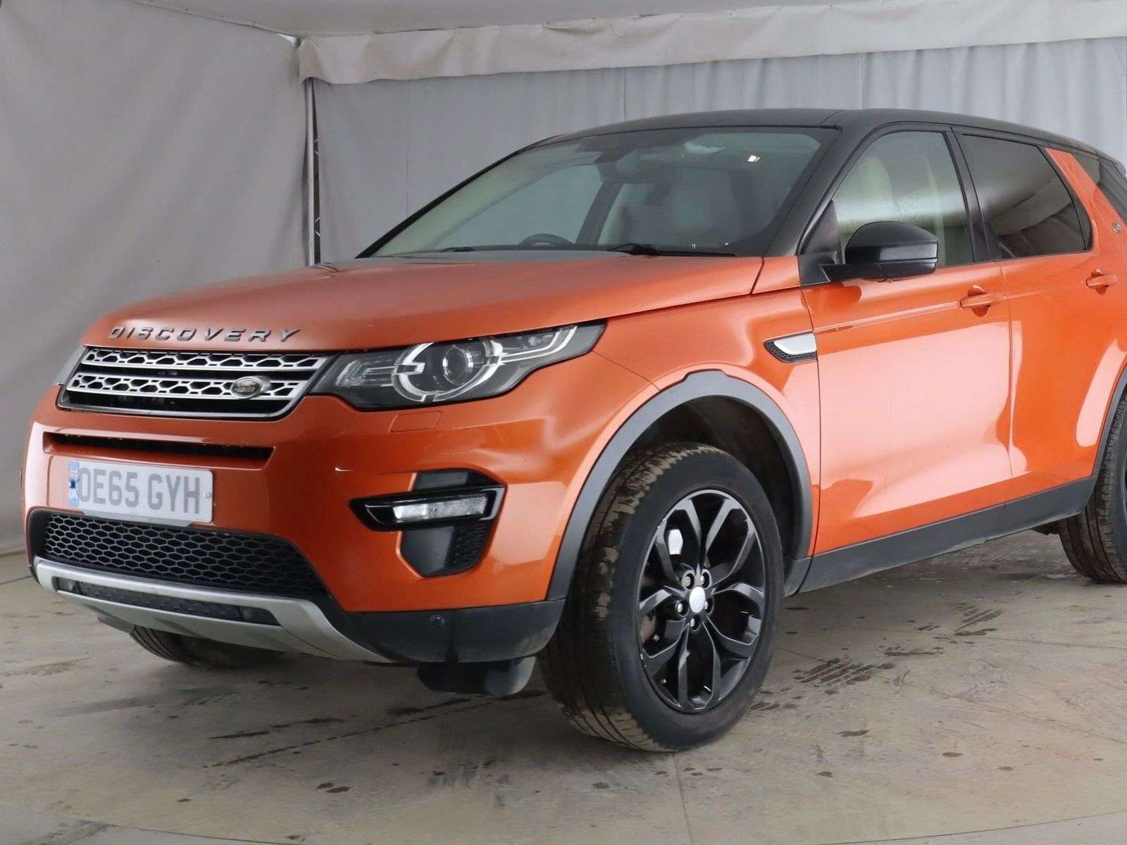 A 2015 LAND ROVER DISCOVERY SPORT 2.0 TD4 HSE SUV 5dr Diesel Auto 4WD Euro 6 (s/s) (180 ps) A 2015 LAND ROVER DISCOVERY SPORT 2.0 TD4 HSE SUV 5dr Diesel Auto 4WD Euro 6 (s/s) (180 ps)