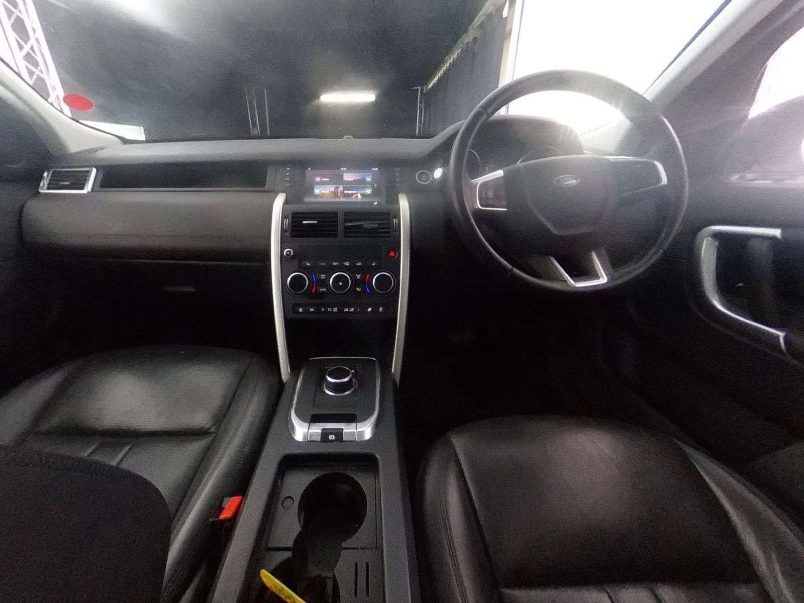 A 2018 LAND ROVER DISCOVERY SPORT 2.0 TD4 HSE SUV 5dr Diesel Auto 4WD Euro 6 (s/s) (180 ps) A 2018 LAND ROVER DISCOVERY SPORT 2.0 TD4 HSE SUV 5dr Diesel Auto 4WD Euro 6 (s/s) (180 ps)