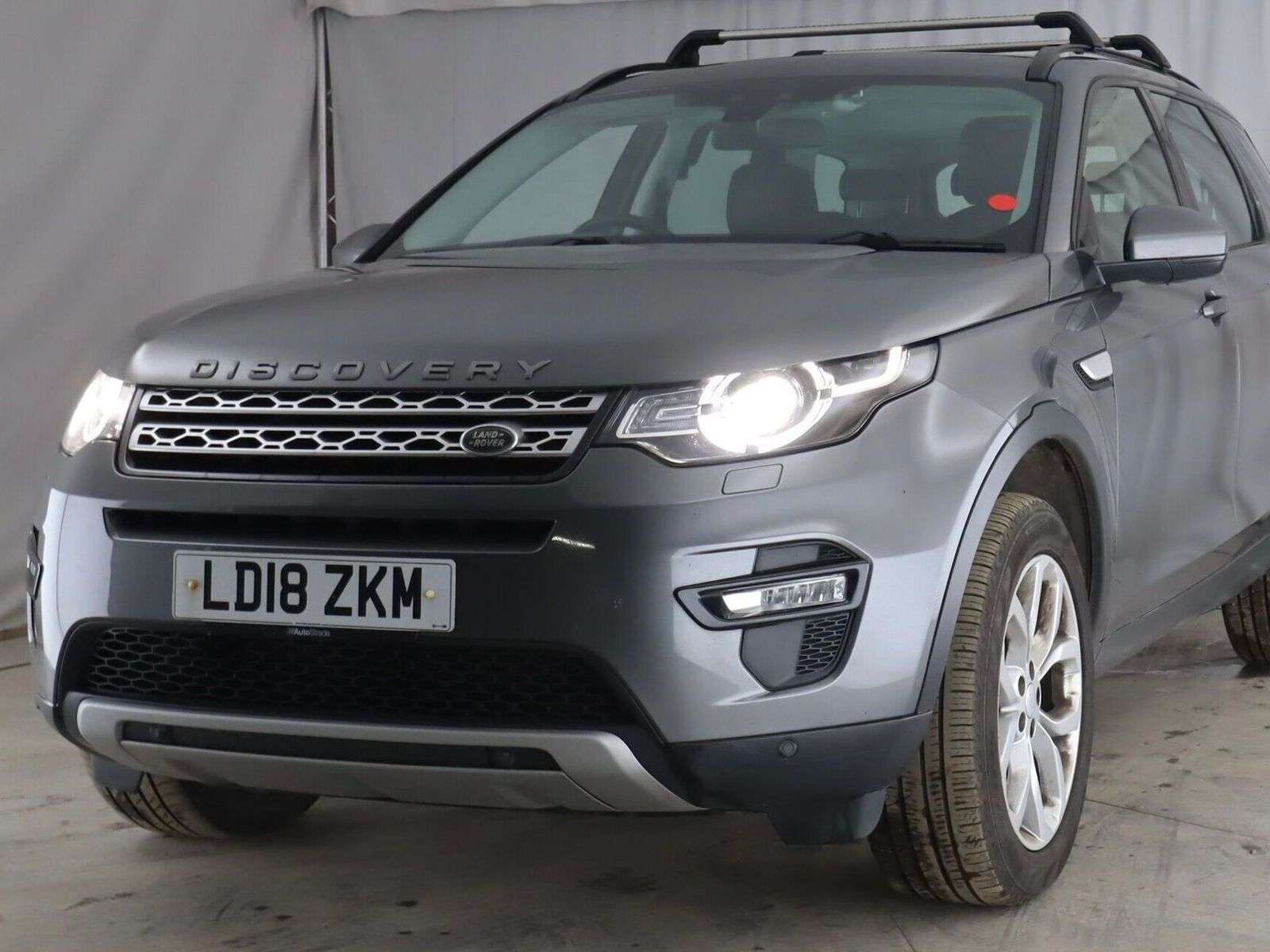 A 2018 LAND ROVER DISCOVERY SPORT 2.0 TD4 HSE SUV 5dr Diesel Auto 4WD Euro 6 (s/s) (180 ps) A 2018 LAND ROVER DISCOVERY SPORT 2.0 TD4 HSE SUV 5dr Diesel Auto 4WD Euro 6 (s/s) (180 ps)