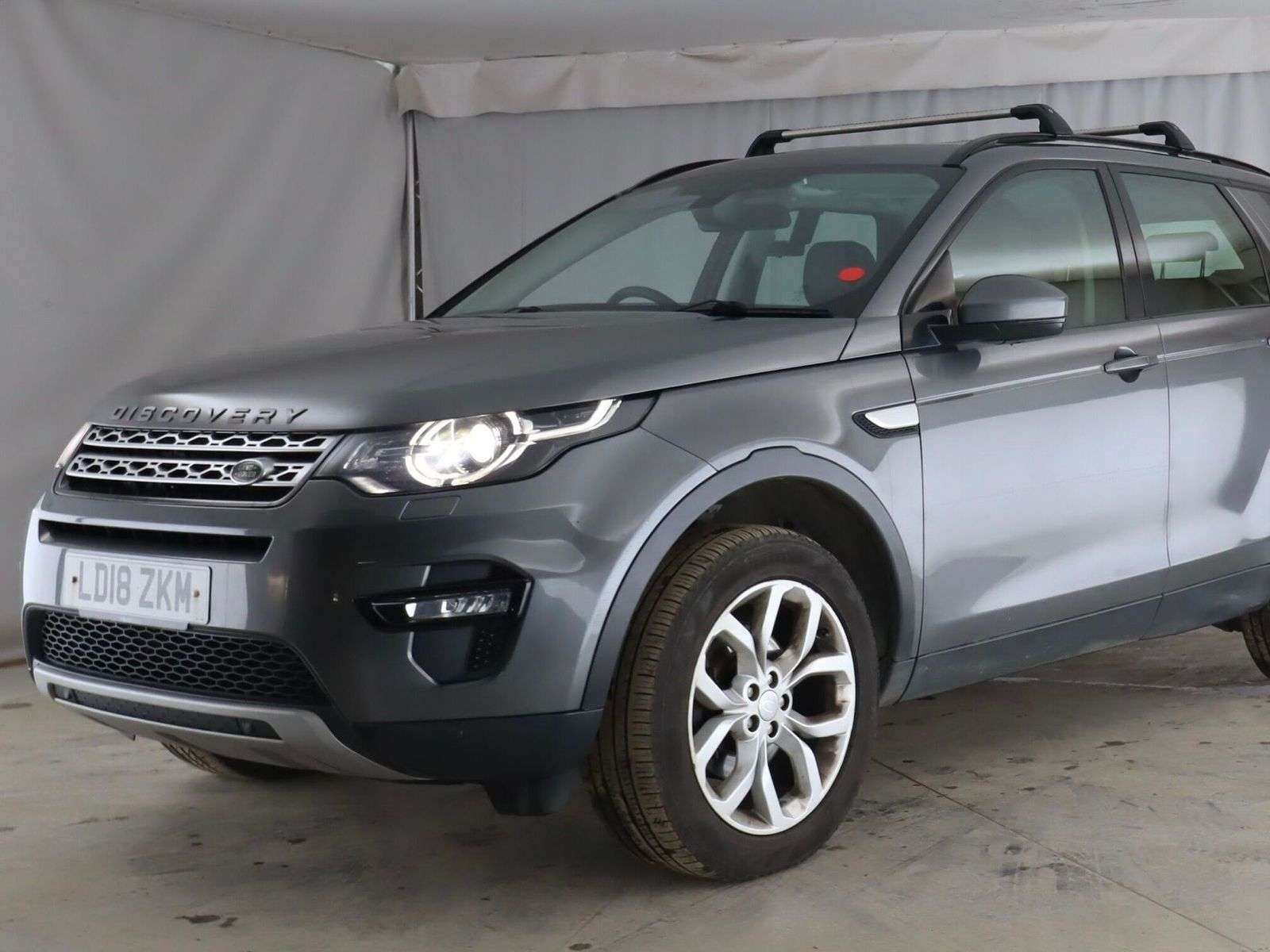 A 2018 LAND ROVER DISCOVERY SPORT 2.0 TD4 HSE SUV 5dr Diesel Auto 4WD Euro 6 (s/s) (180 ps) A 2018 LAND ROVER DISCOVERY SPORT 2.0 TD4 HSE SUV 5dr Diesel Auto 4WD Euro 6 (s/s) (180 ps)