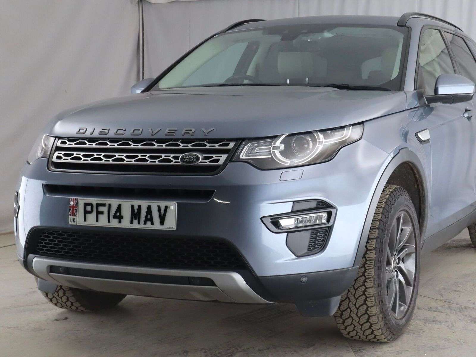 A 2018 LAND ROVER DISCOVERY SPORT 2.0 TD4 HSE SUV 5dr Diesel Auto 4WD Euro 6 (s/s) (180 ps) A 2018 LAND ROVER DISCOVERY SPORT 2.0 TD4 HSE SUV 5dr Diesel Auto 4WD Euro 6 (s/s) (180 ps)