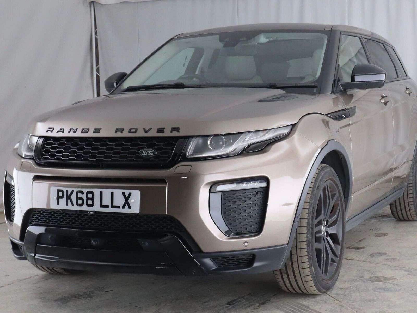 A 2018 LAND ROVER RANGE ROVER EVOQUE 2.0 TD4 HSE Dynamic SUV 5dr Diesel Auto 4WD Euro 6 (s/s) (180 ps) A 2018 LAND ROVER RANGE ROVER EVOQUE 2.0 TD4 HSE Dynamic SUV 5dr Diesel Auto 4WD Euro 6 (s/s) (180 ps)