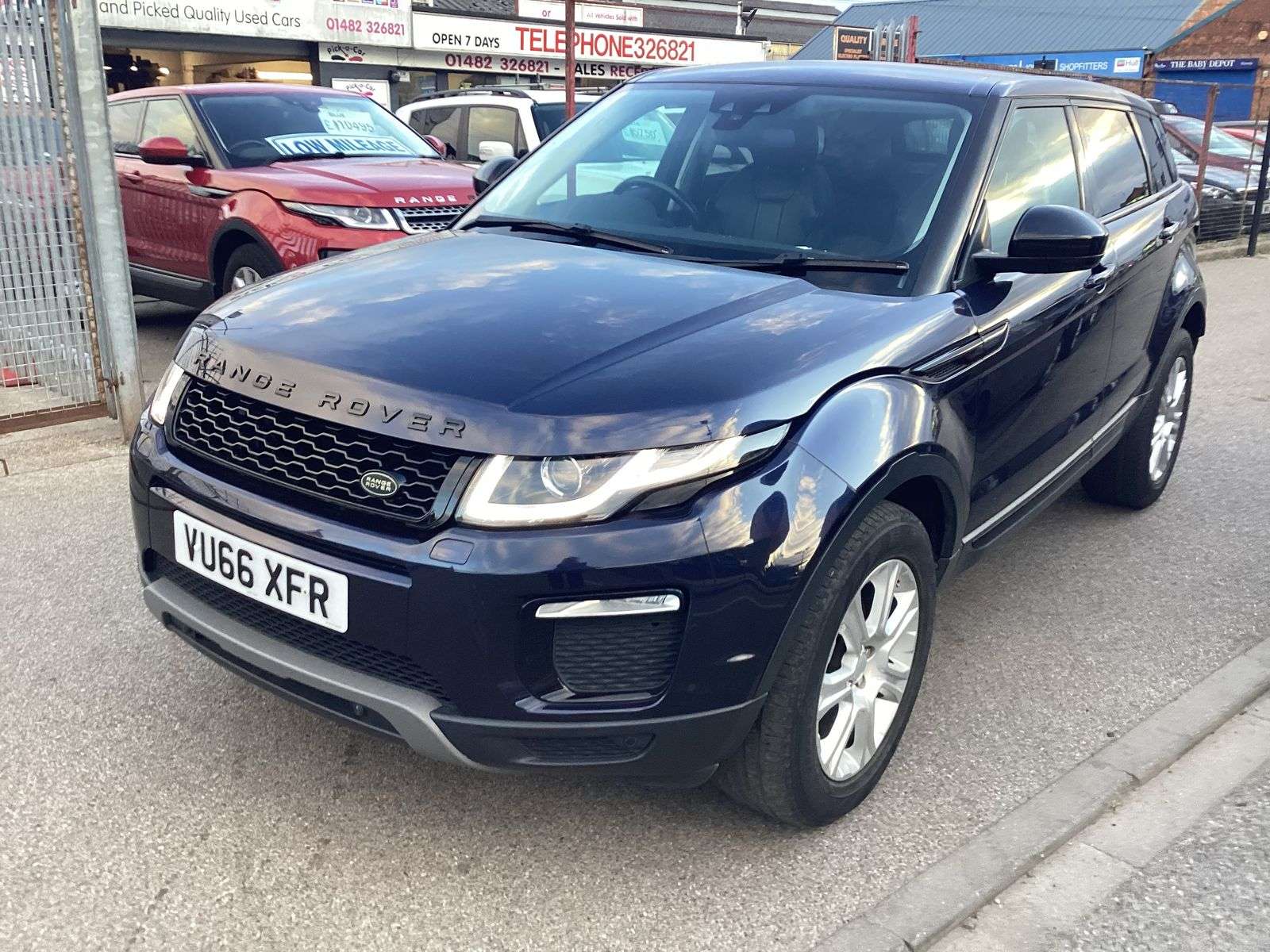 A 2016 LAND ROVER RANGE ROVER EVOQUE 2.0 TD4 SE Tech SUV 5dr Diesel Manual 4WD Euro 6 (s/s) (180 ps) A 2016 LAND ROVER RANGE ROVER EVOQUE 2.0 TD4 SE Tech SUV 5dr Diesel Manual 4WD Euro 6 (s/s) (180 ps)