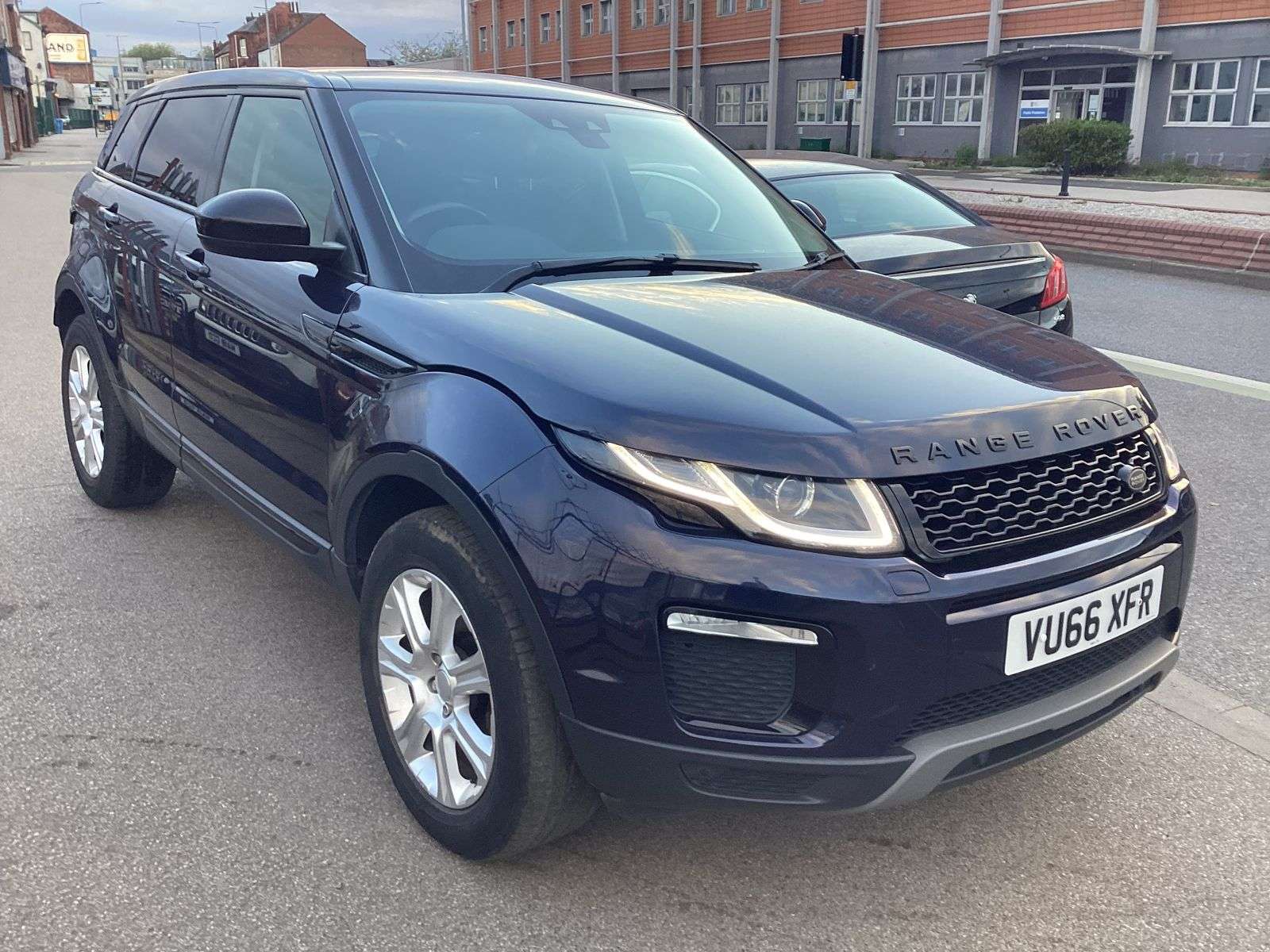 A 2016 LAND ROVER RANGE ROVER EVOQUE 2.0 TD4 SE Tech SUV 5dr Diesel Manual 4WD Euro 6 (s/s) (180 ps) A 2016 LAND ROVER RANGE ROVER EVOQUE 2.0 TD4 SE Tech SUV 5dr Diesel Manual 4WD Euro 6 (s/s) (180 ps)