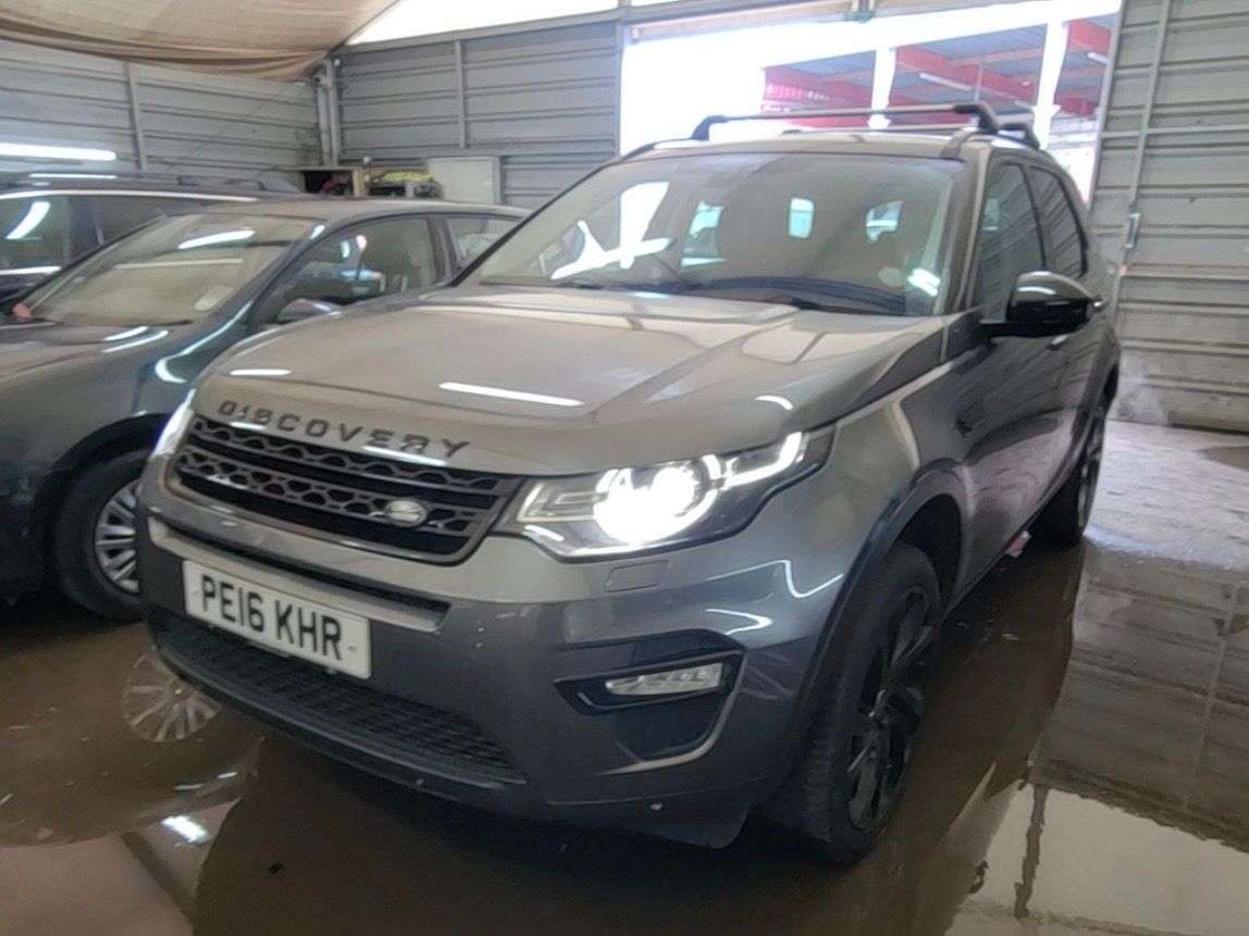 A 2016 LAND ROVER DISCOVERY SPORT 2.0 TD4 HSE Black SUV 5dr Diesel Auto 4WD Euro 6 (s/s) (180 ps) A 2016 LAND ROVER DISCOVERY SPORT 2.0 TD4 HSE Black SUV 5dr Diesel Auto 4WD Euro 6 (s/s) (180 ps)