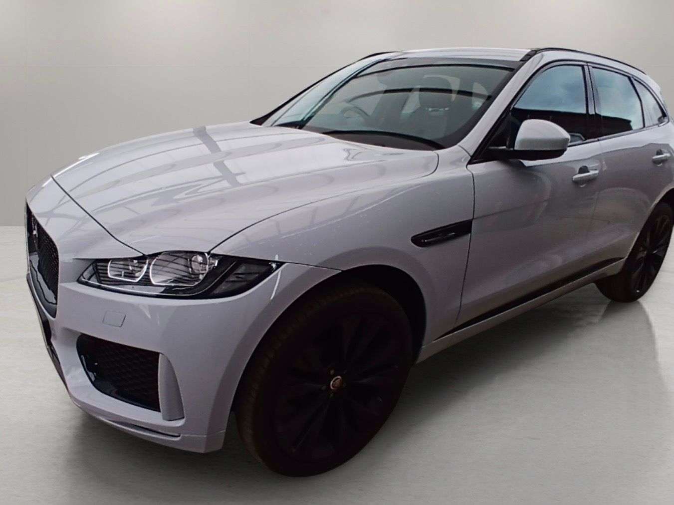 A 2020 JAGUAR F-PACE 2.0 D180 Chequered Flag SUV 5dr Diesel Auto AWD Euro 6 (s/s) (180 ps) A 2020 JAGUAR F-PACE 2.0 D180 Chequered Flag SUV 5dr Diesel Auto AWD Euro 6 (s/s) (180 ps)