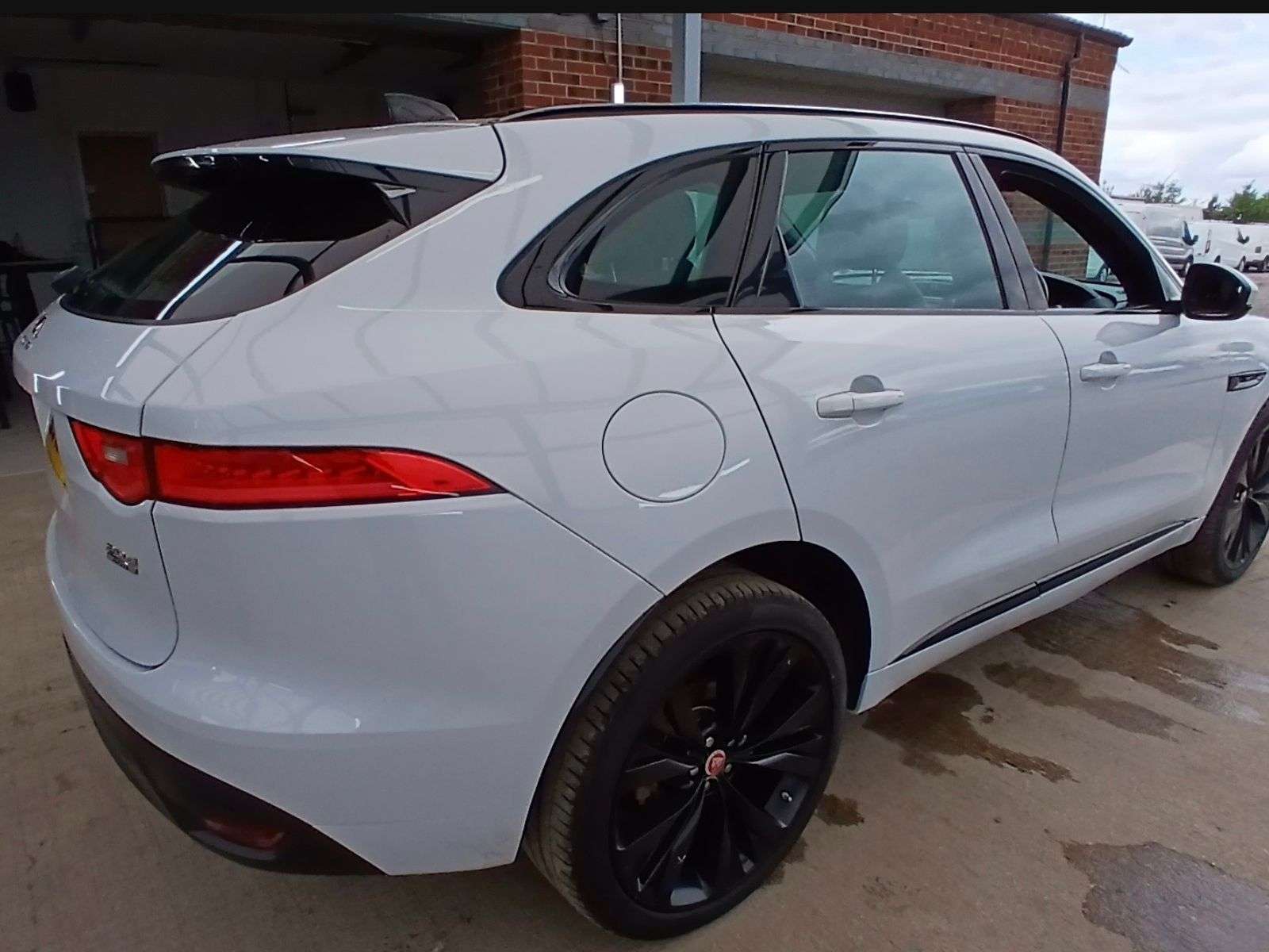 A 2020 JAGUAR F-PACE 2.0 D180 Chequered Flag SUV 5dr Diesel Auto AWD Euro 6 (s/s) (180 ps) A 2020 JAGUAR F-PACE 2.0 D180 Chequered Flag SUV 5dr Diesel Auto AWD Euro 6 (s/s) (180 ps)