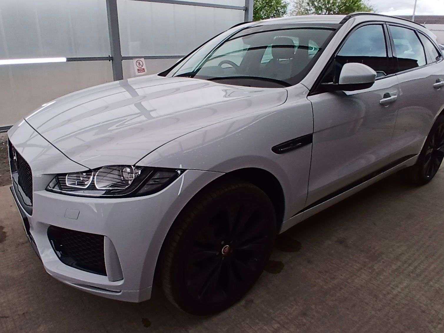 A 2020 JAGUAR F-PACE 2.0 D180 Chequered Flag SUV 5dr Diesel Auto AWD Euro 6 (s/s) (180 ps) A 2020 JAGUAR F-PACE 2.0 D180 Chequered Flag SUV 5dr Diesel Auto AWD Euro 6 (s/s) (180 ps)