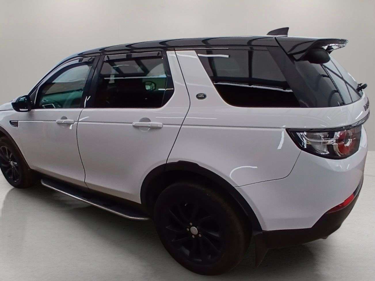 A 2017 LAND ROVER DISCOVERY SPORT 2.0 TD4 SE Tech SUV 5dr Diesel Auto 4WD Euro 6 (s/s) (180 ps) A 2017 LAND ROVER DISCOVERY SPORT 2.0 TD4 SE Tech SUV 5dr Diesel Auto 4WD Euro 6 (s/s) (180 ps)